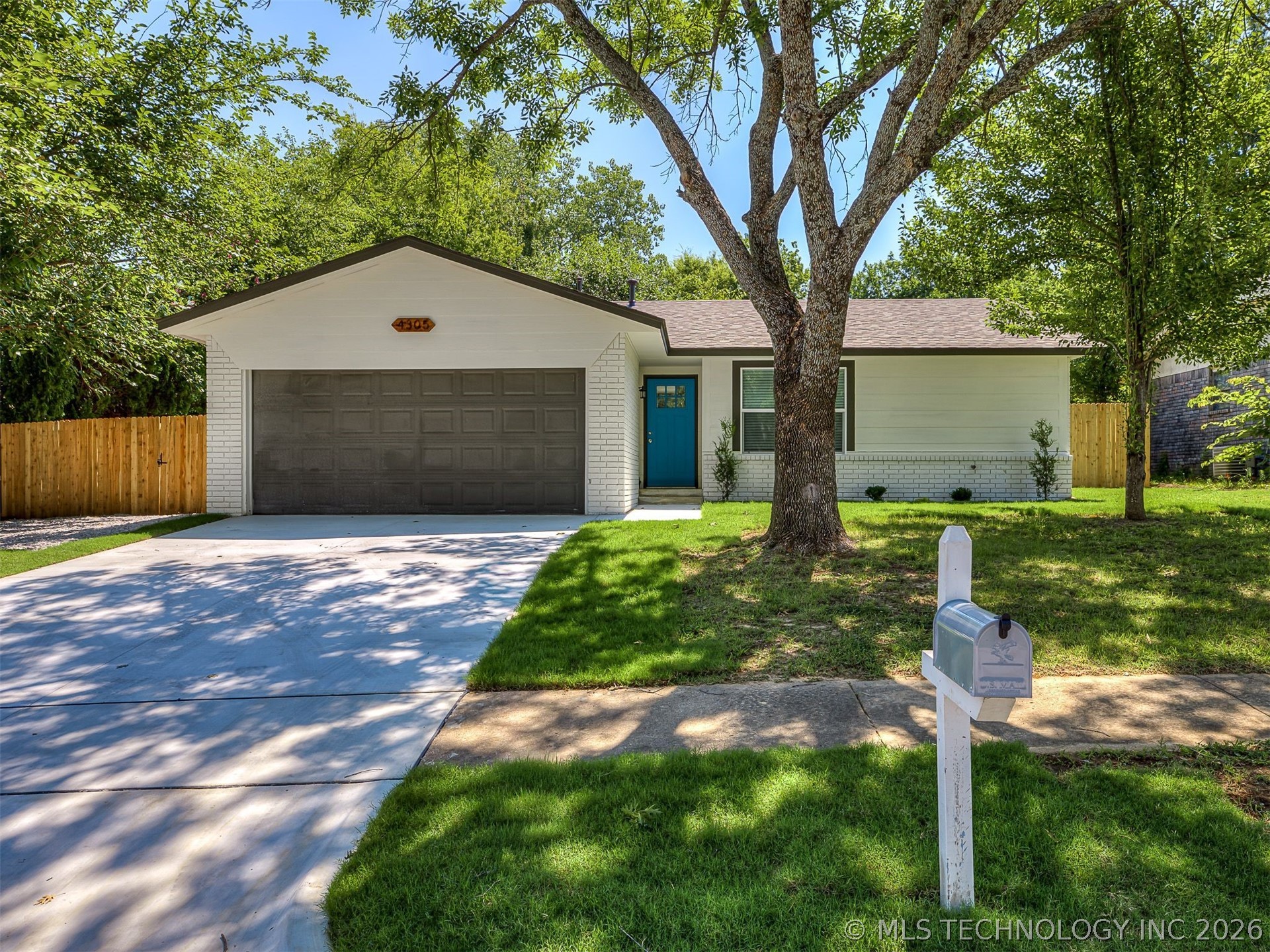 4305 S 1st Place Property Photo 2
