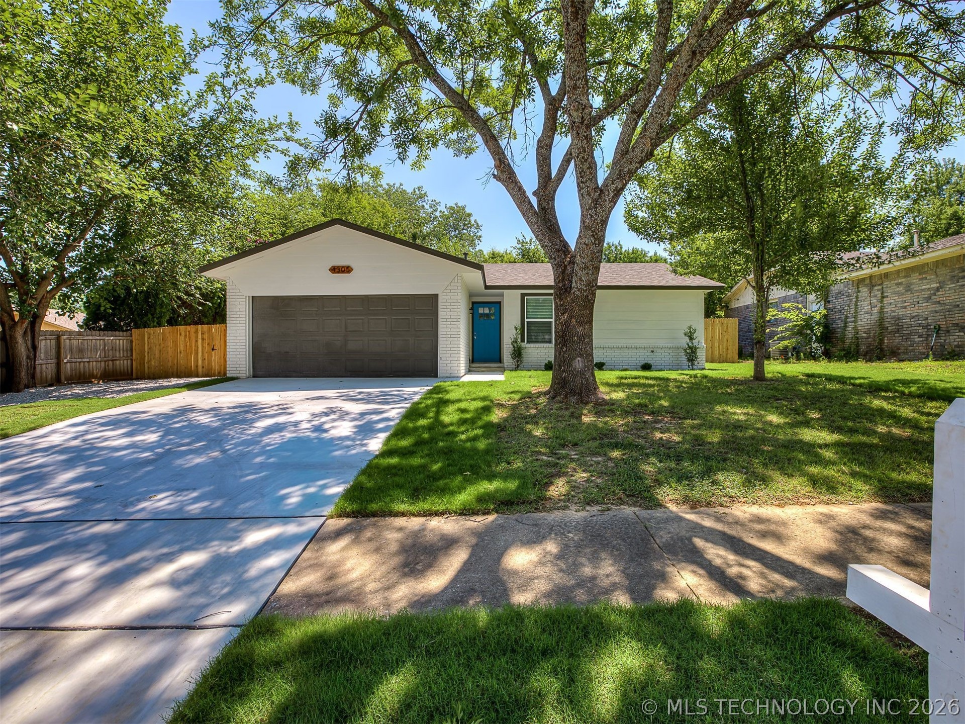 4305 S 1st Place Property Photo 3