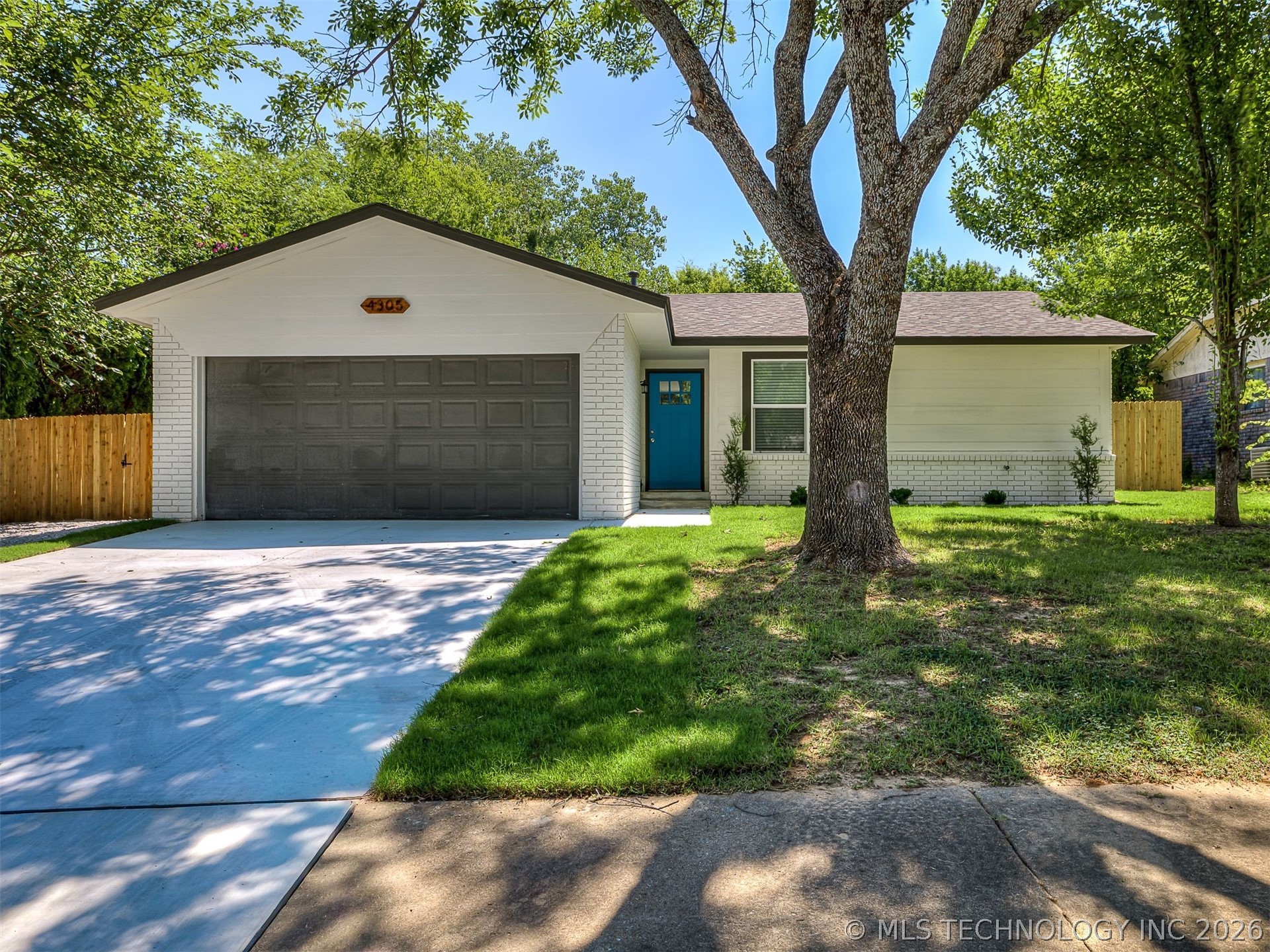 4305 S 1st Place Property Photo 4