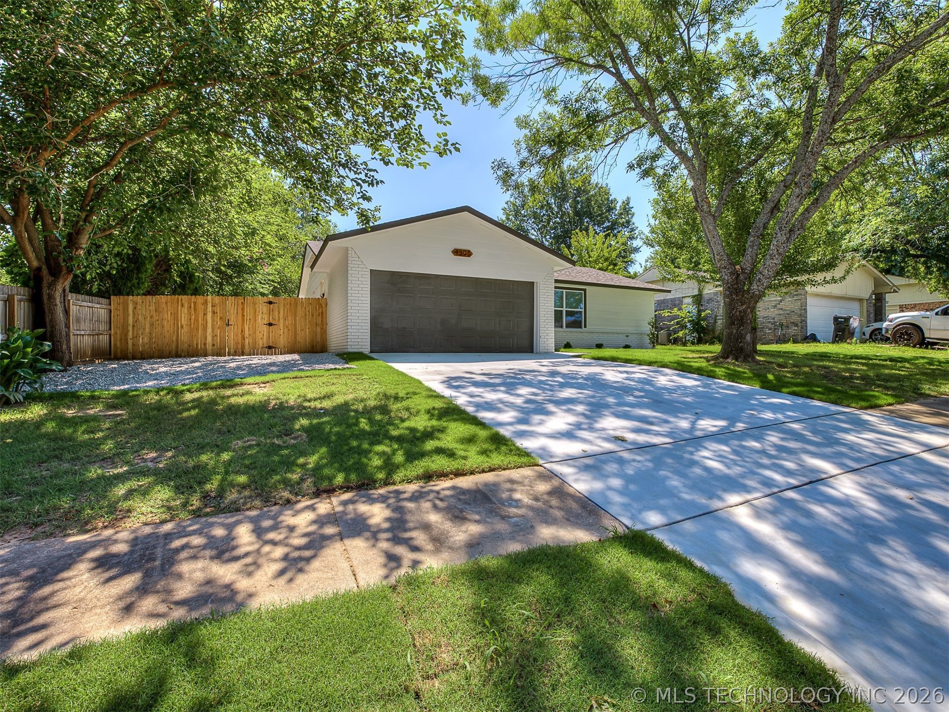 4305 S 1st Place Property Photo 5