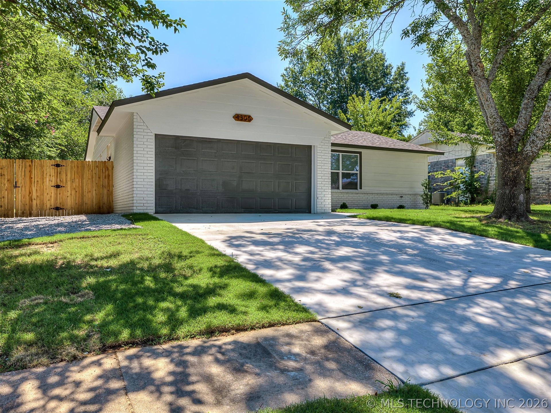 4305 S 1st Place Property Photo 6