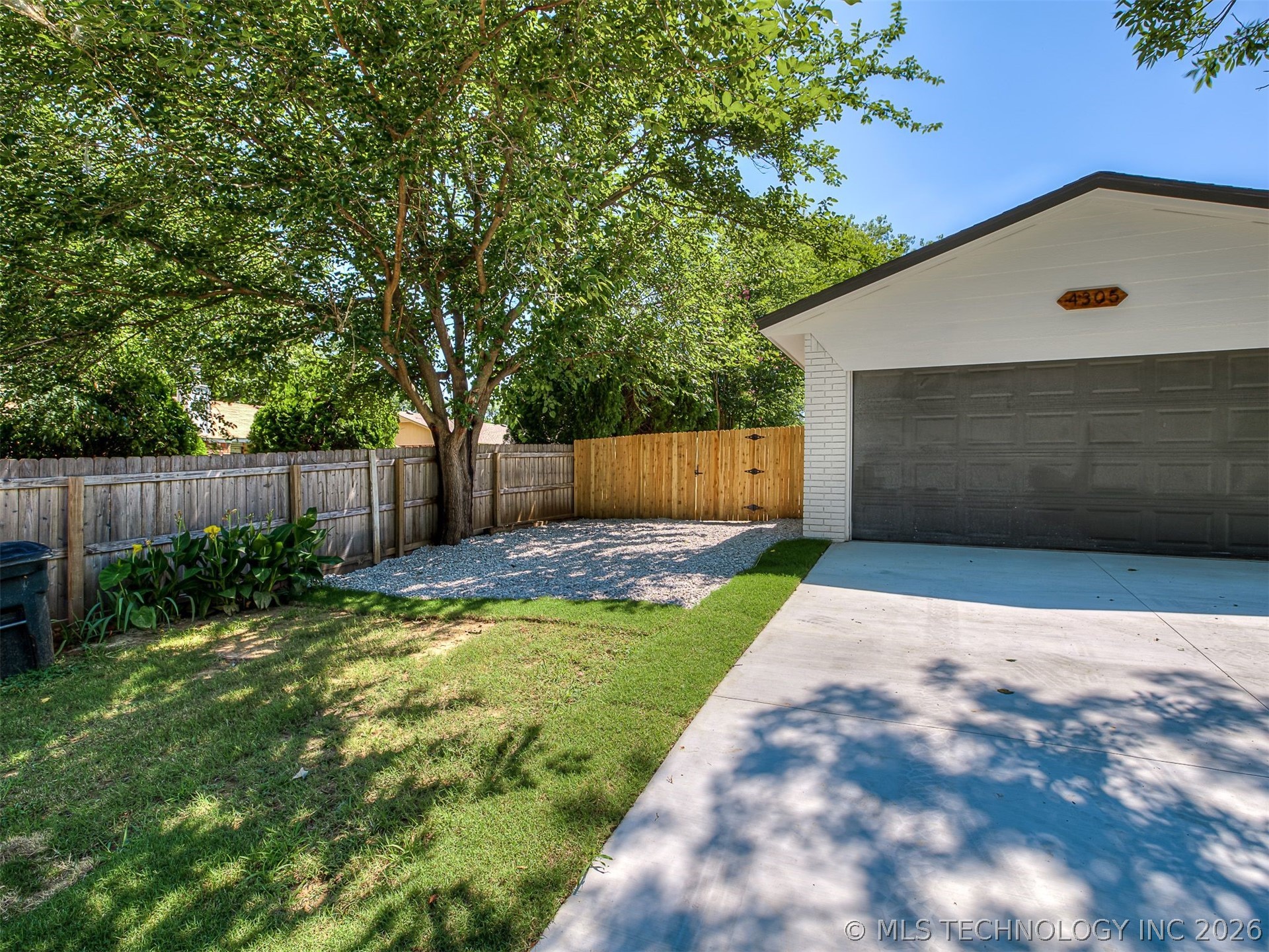 4305 S 1st Place Property Photo 8