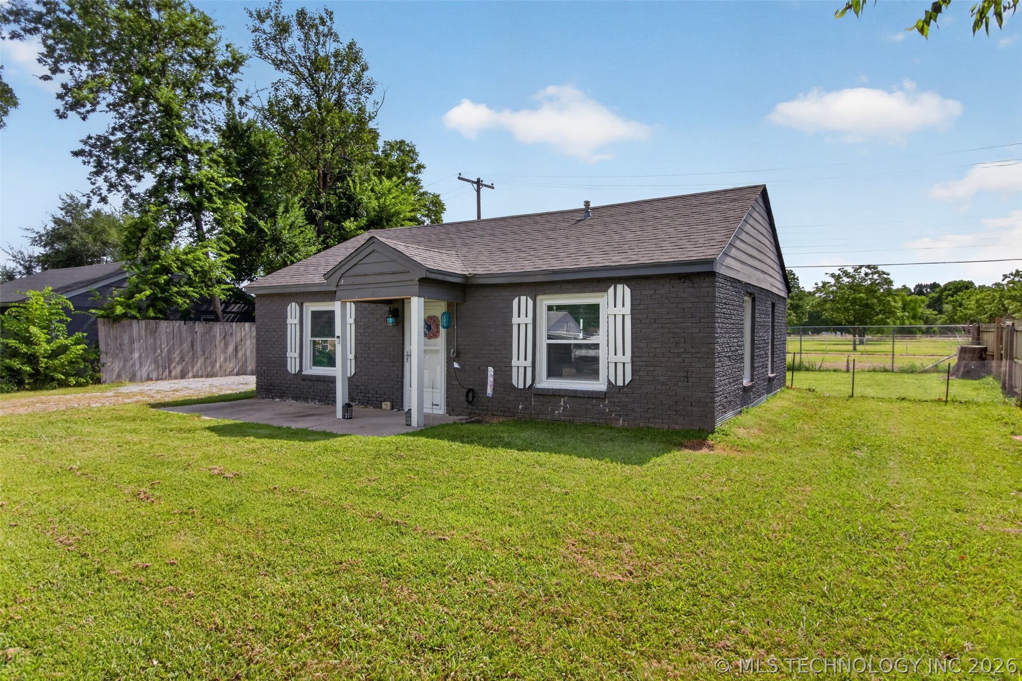 407 N Ora Property Photo 1