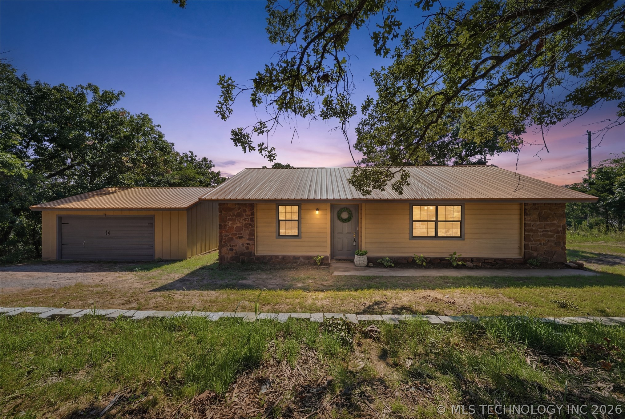 1819 S Overlook Drive Property Photo 1