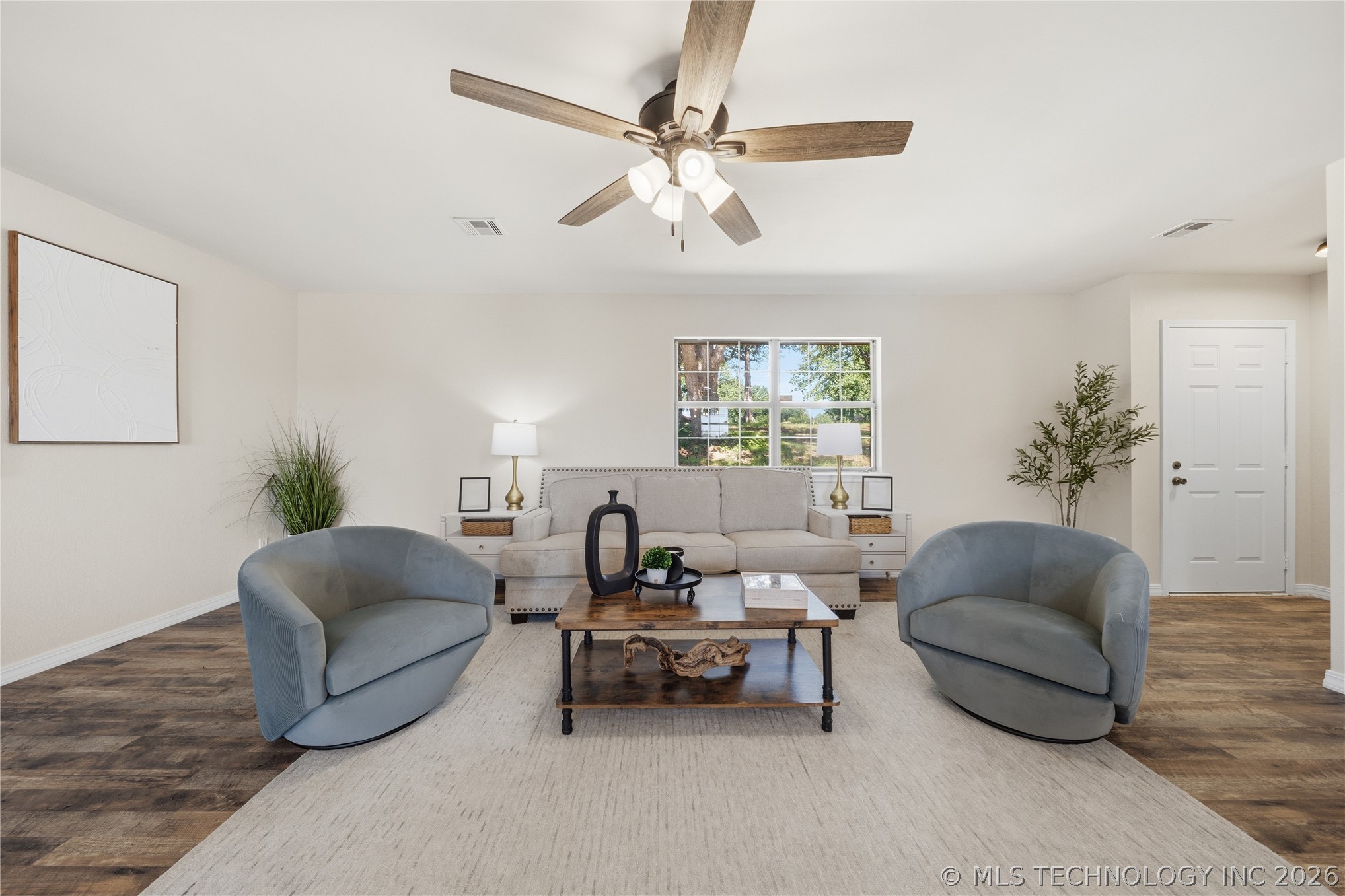 1819 S Overlook Drive Property Photo 3