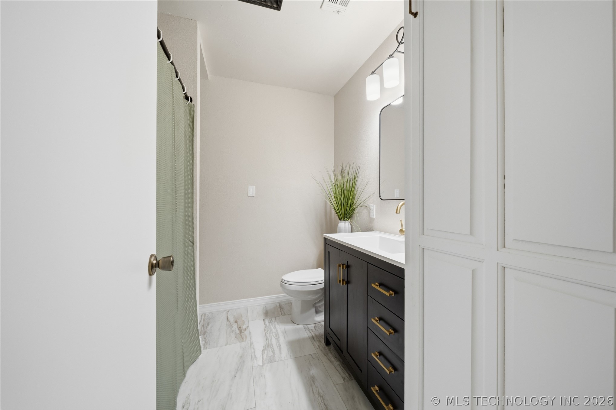 1819 S Overlook Drive Property Photo 14
