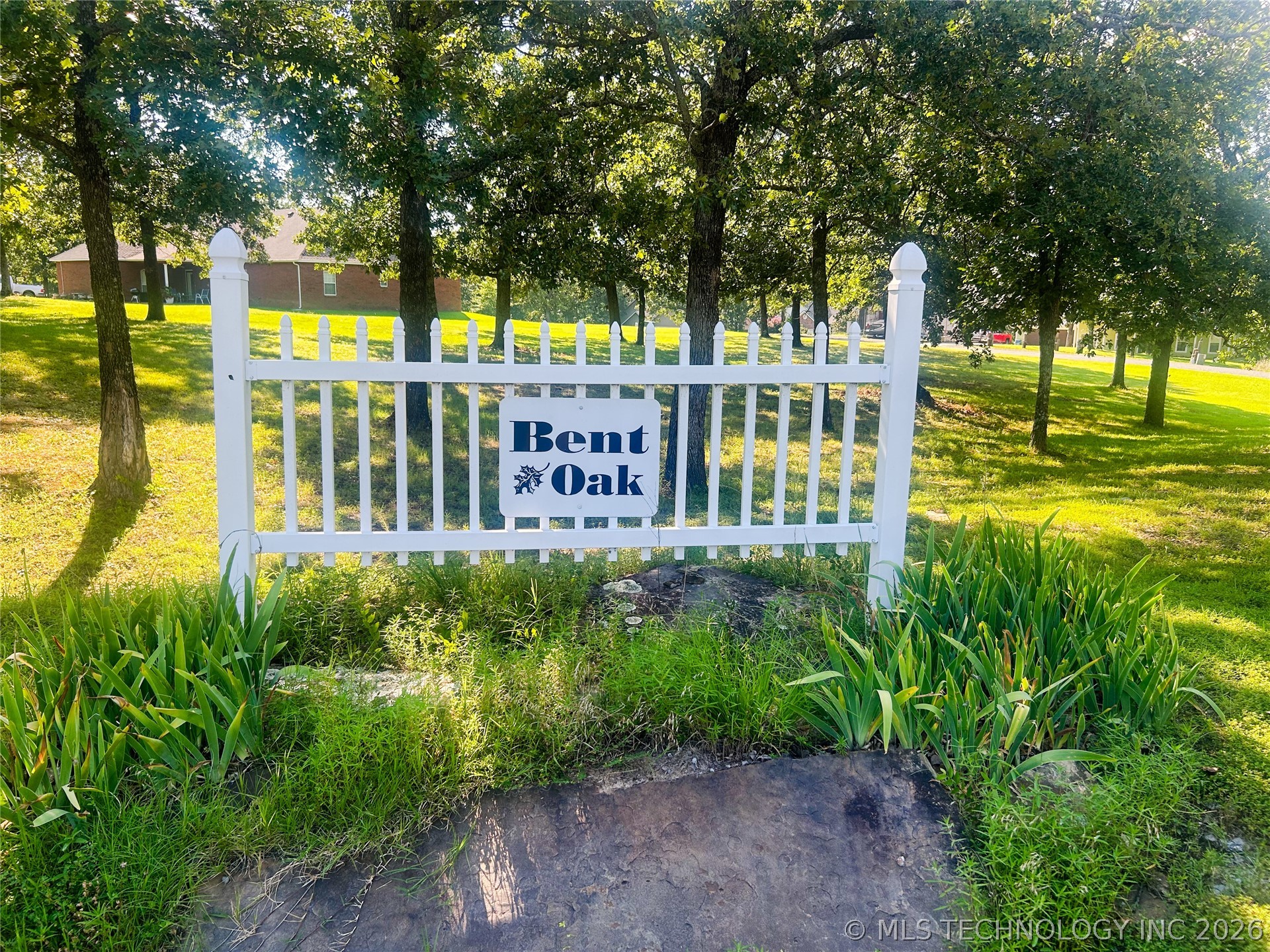 10 Bent Oak Property Photo 9