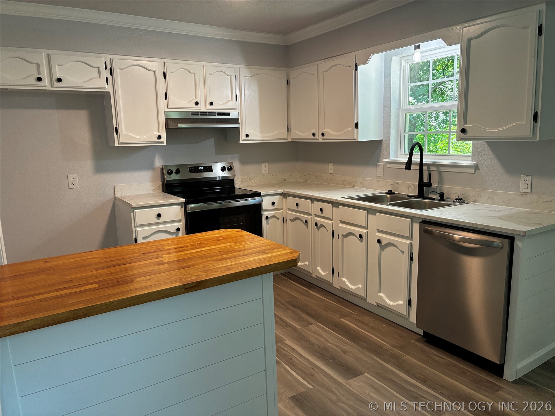517 W Park Street Property Photo 8