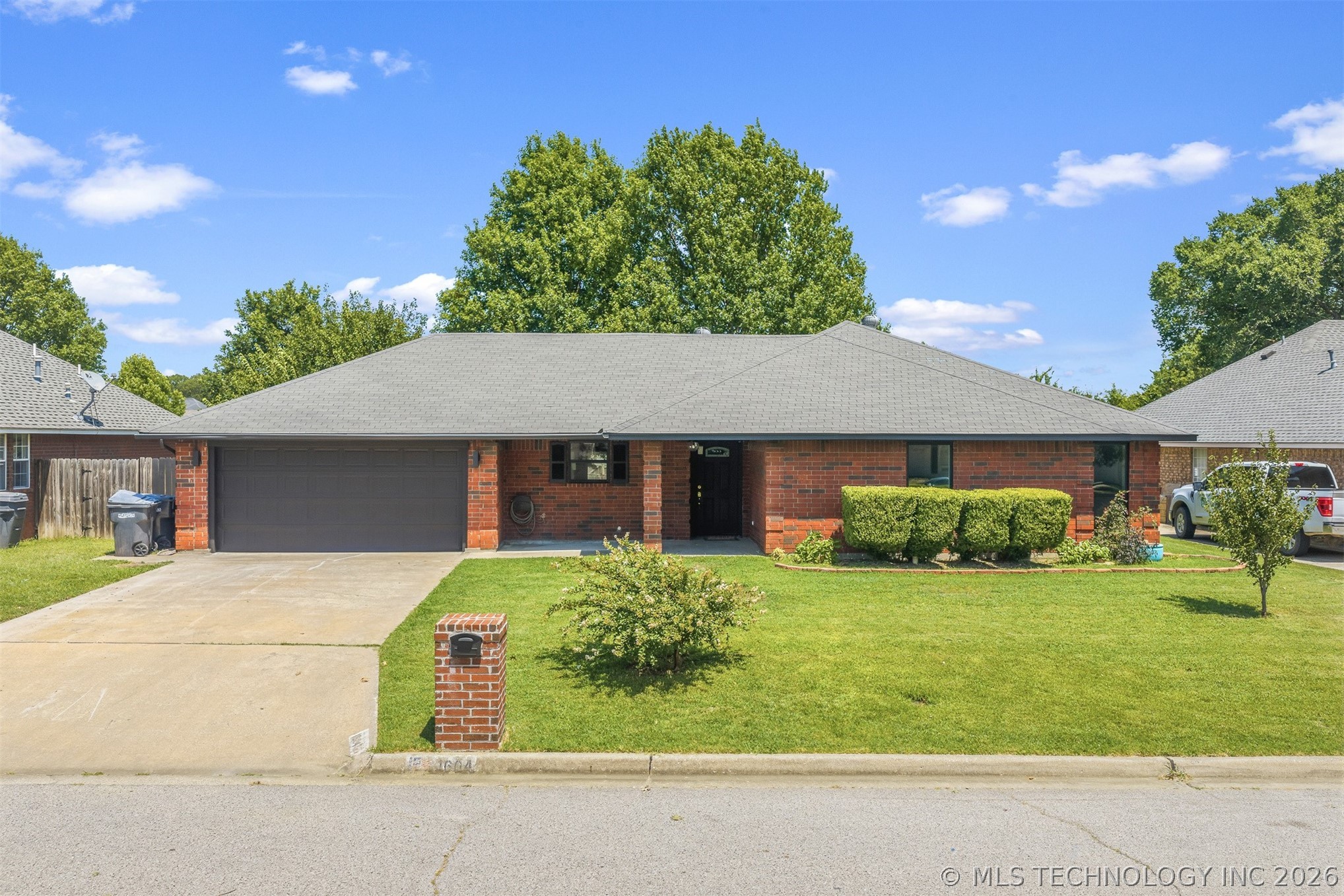 1604 Southern Hills Property Photo 1