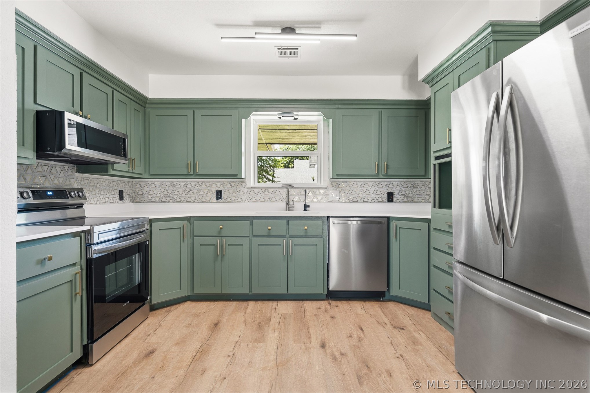 1604 Southern Hills Property Photo 9