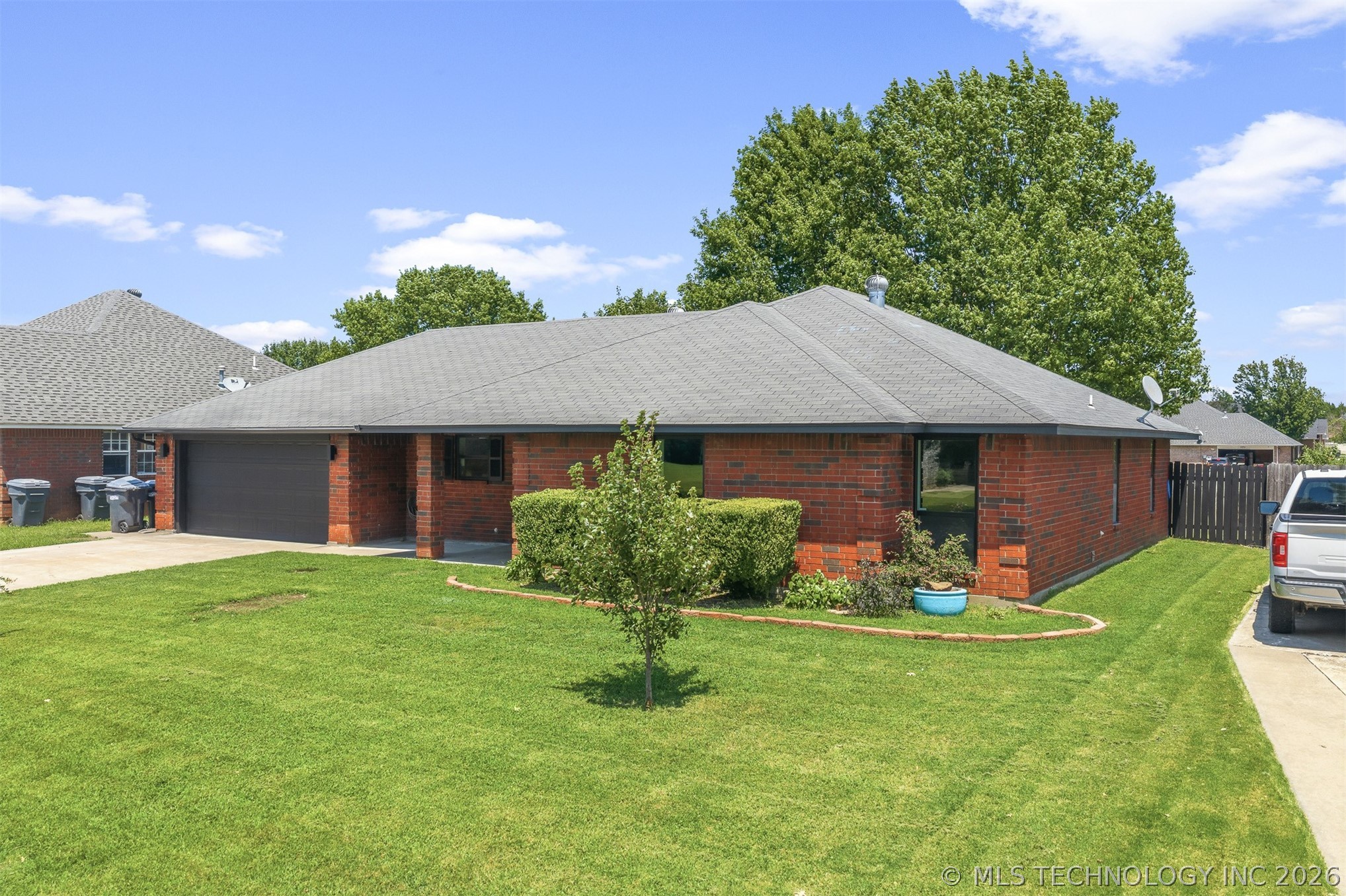1604 Southern Hills Property Photo 26