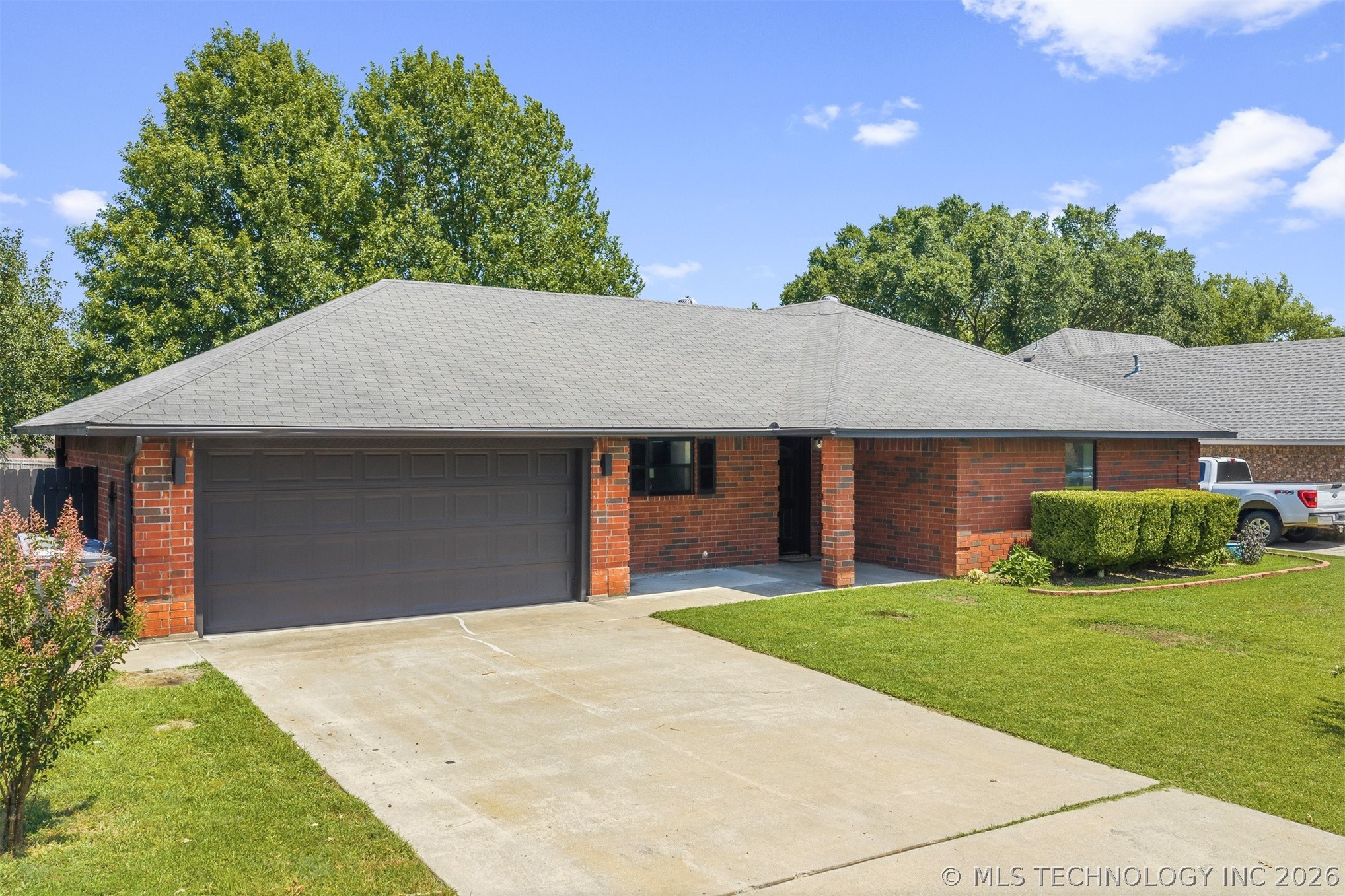 1604 Southern Hills Property Photo 27