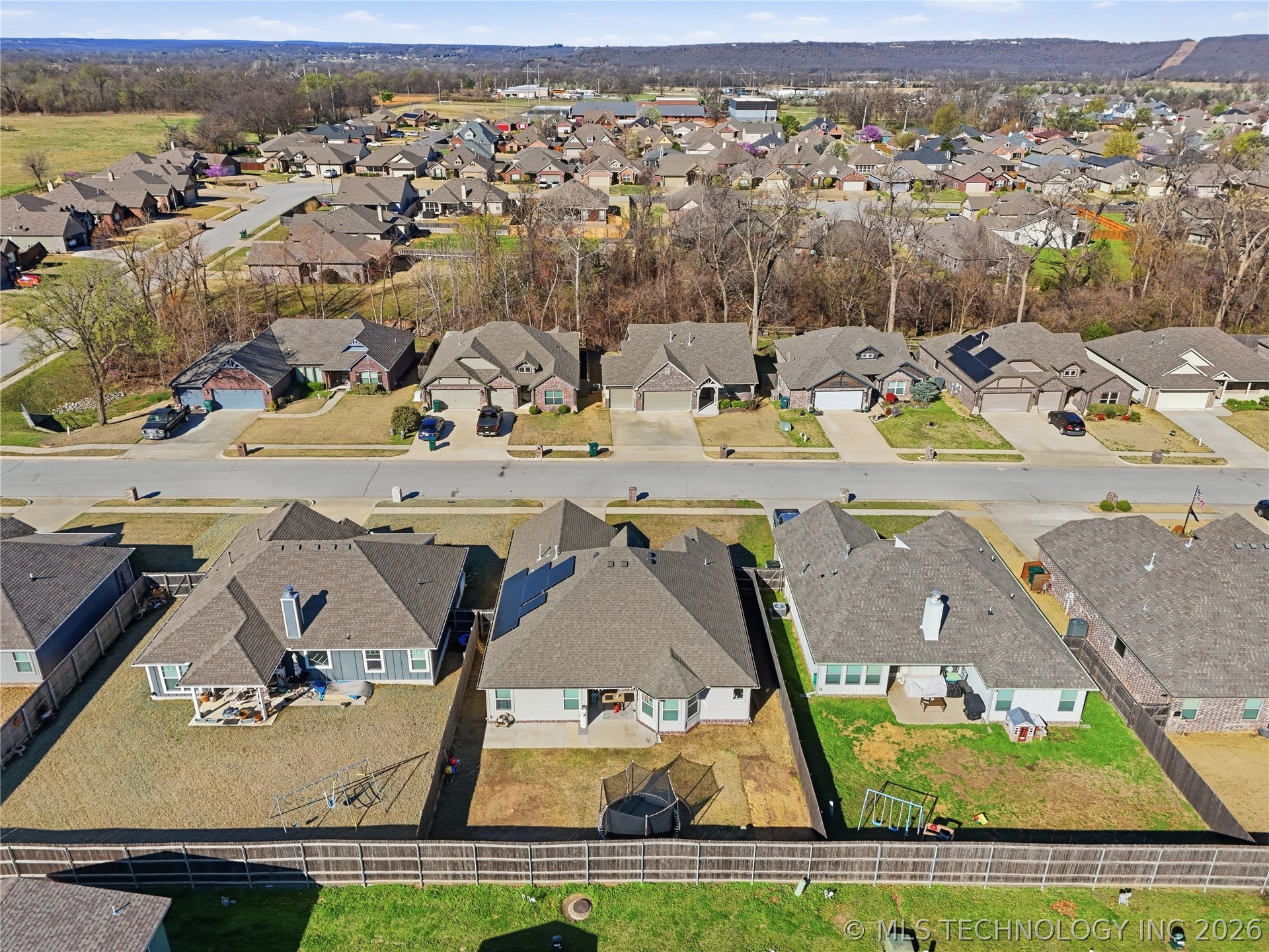 5421 Skylane Drive Property Photo 4