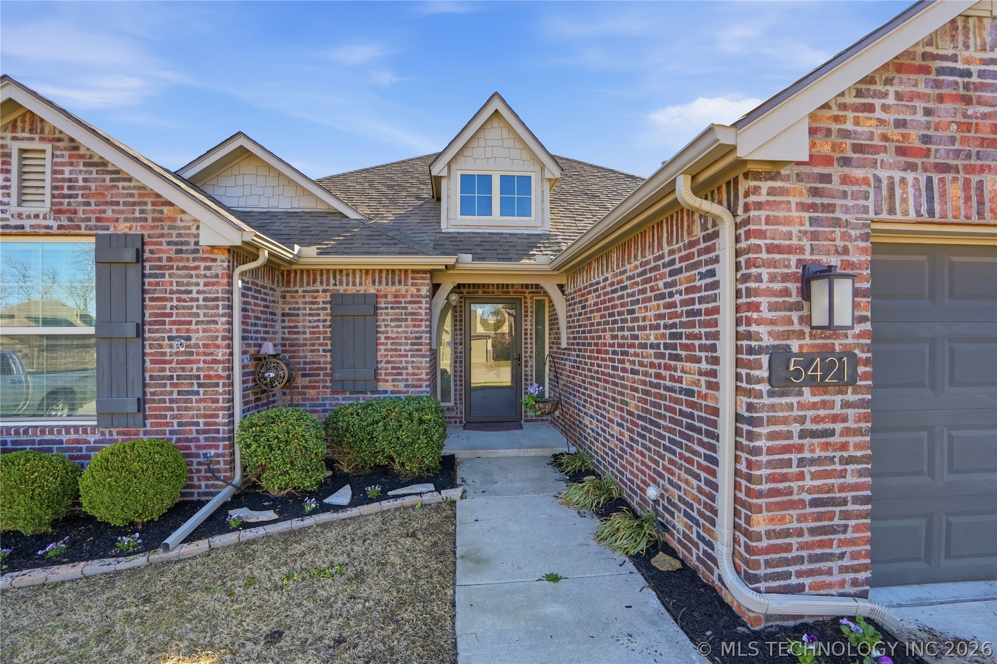 5421 Skylane Drive Property Photo 11