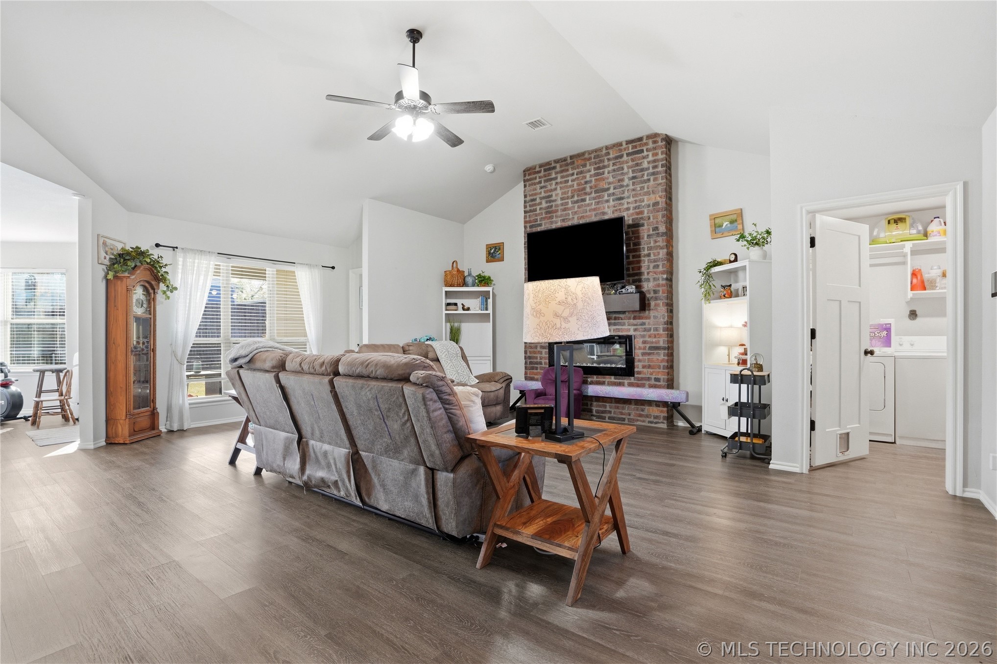 5421 Skylane Drive Property Photo 14