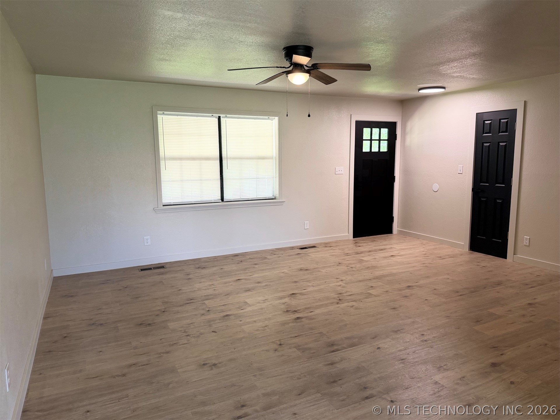 307 E Barclay Street Property Photo 3