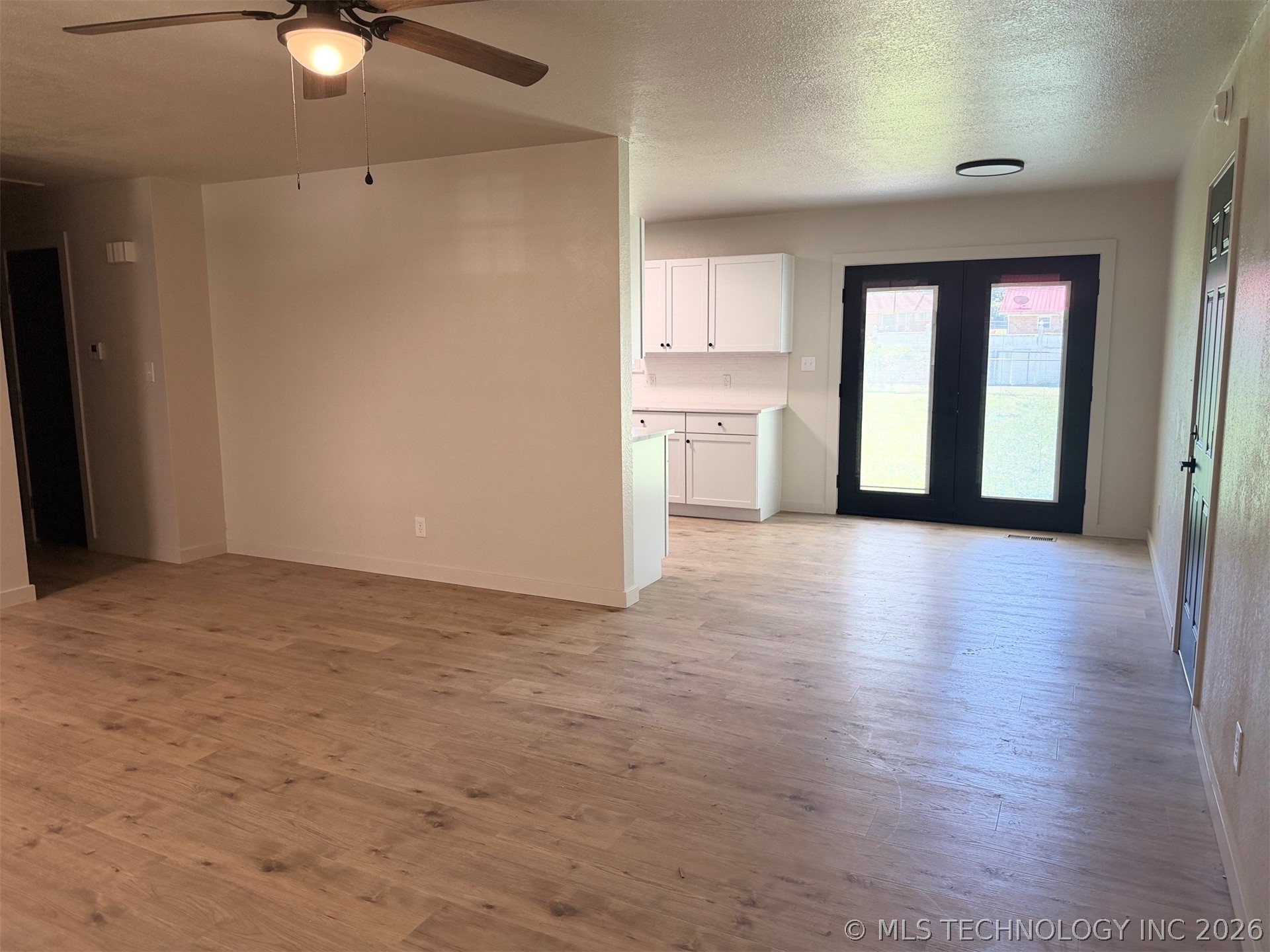 307 E Barclay Street Property Photo 4