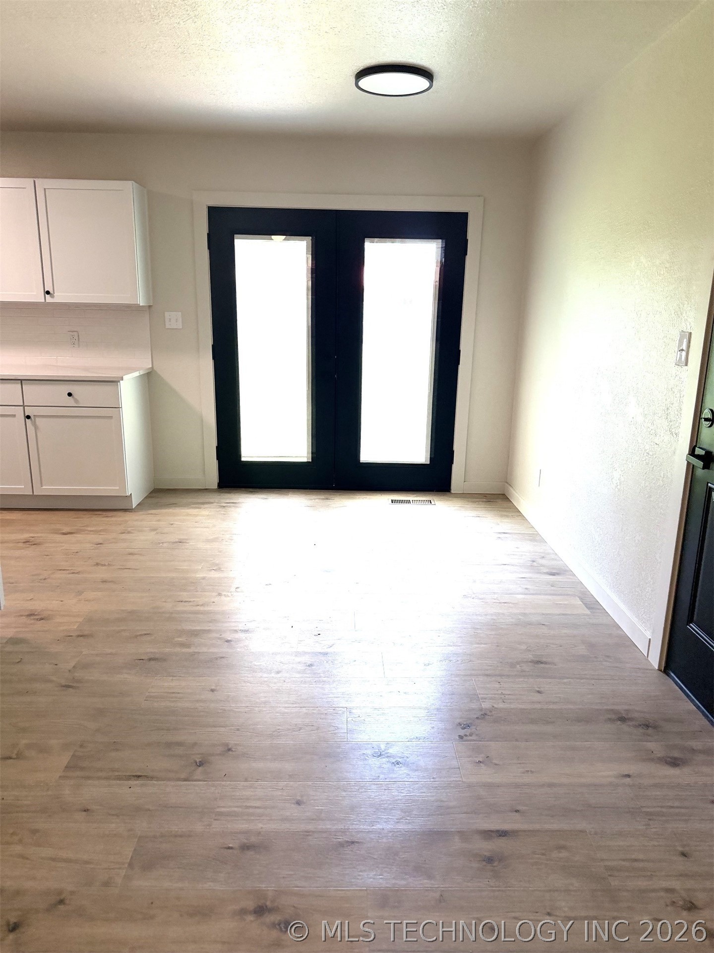 307 E Barclay Street Property Photo 5