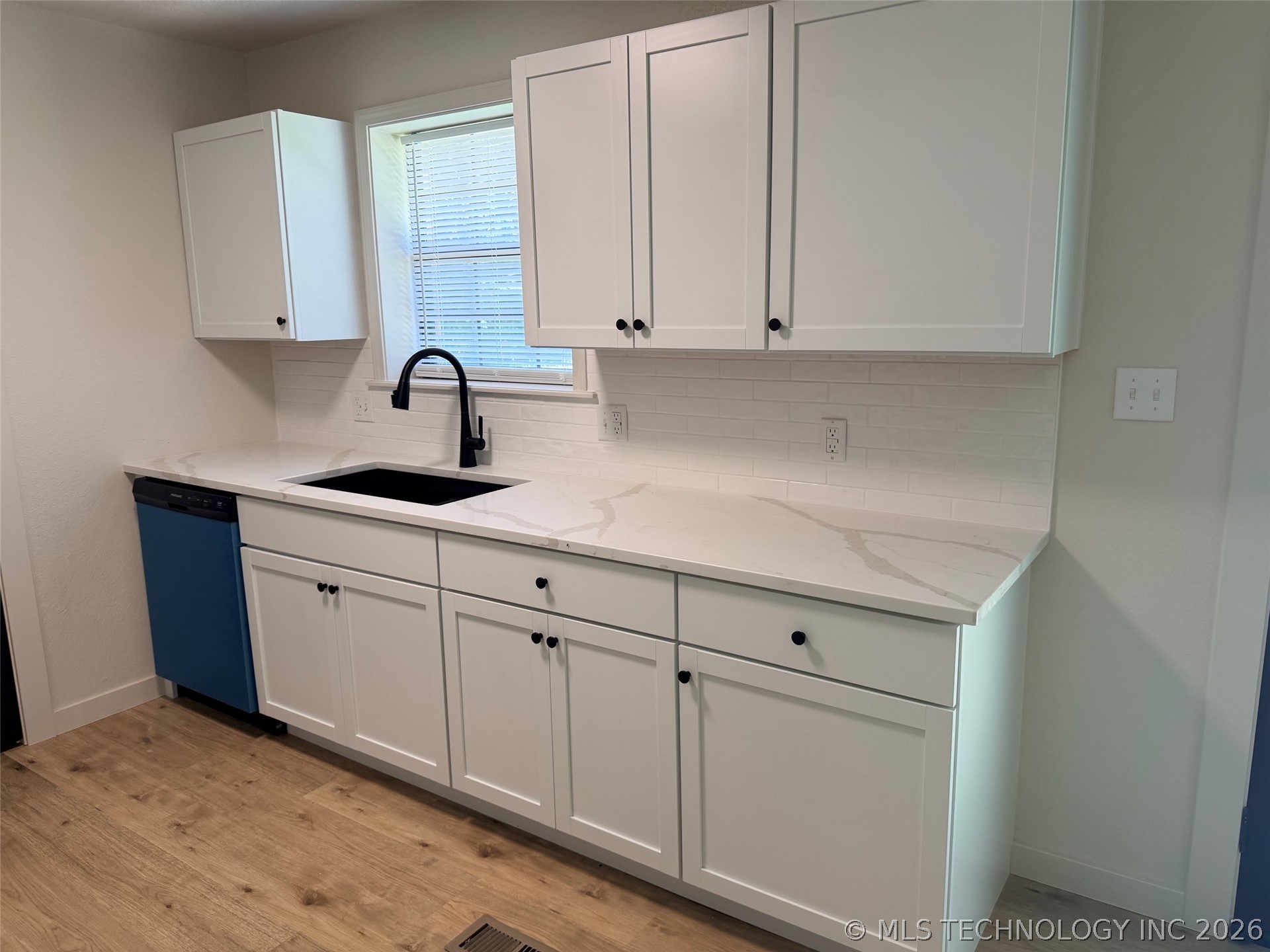 307 E Barclay Street Property Photo 6