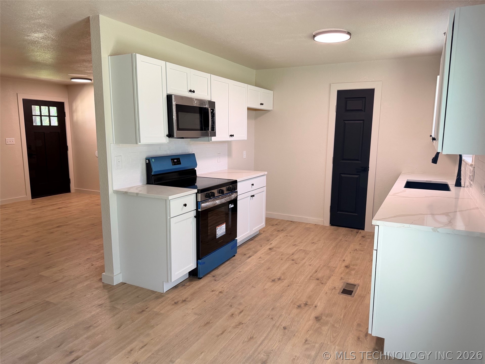 307 E Barclay Street Property Photo 7