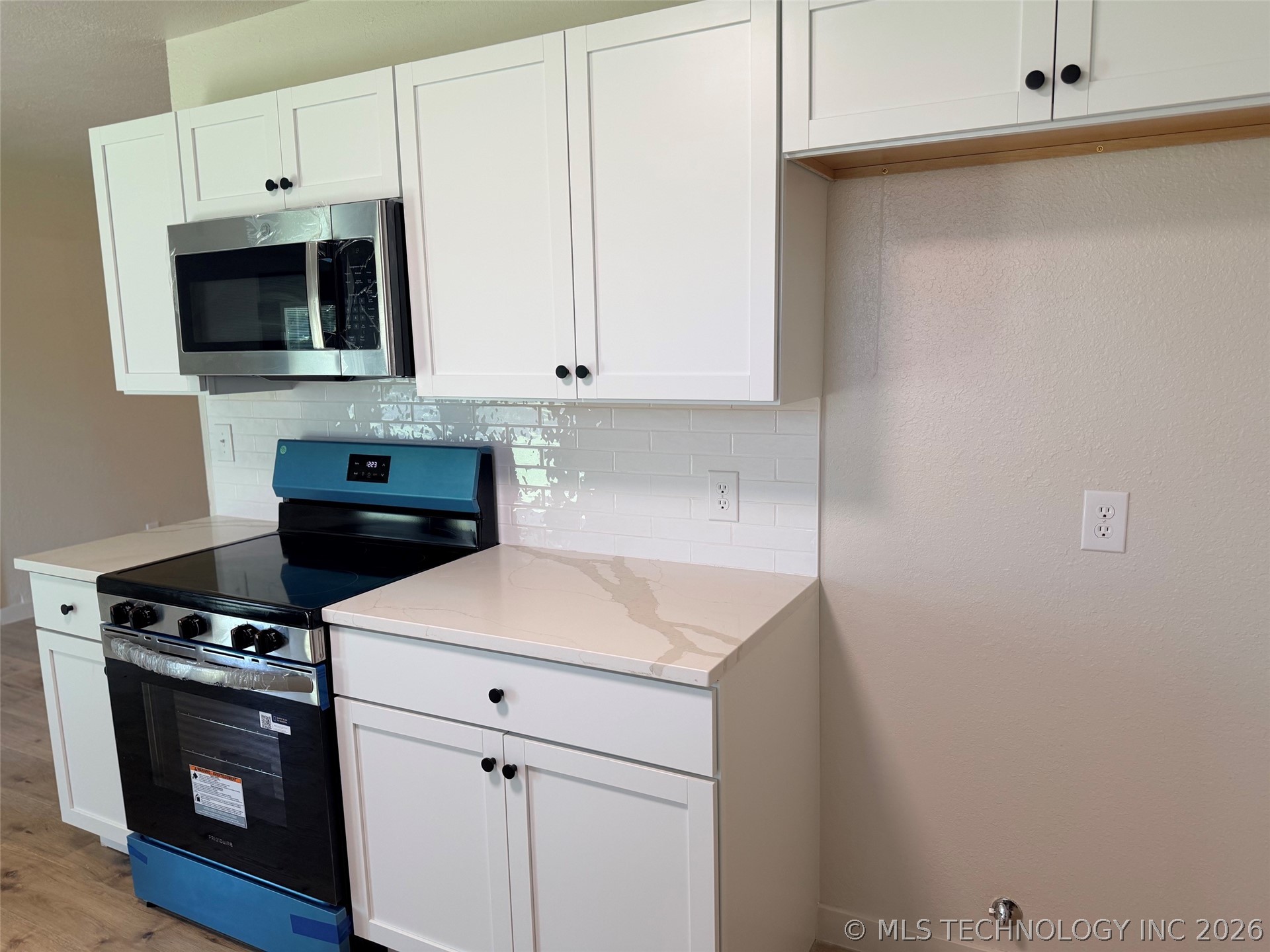 307 E Barclay Street Property Photo 8