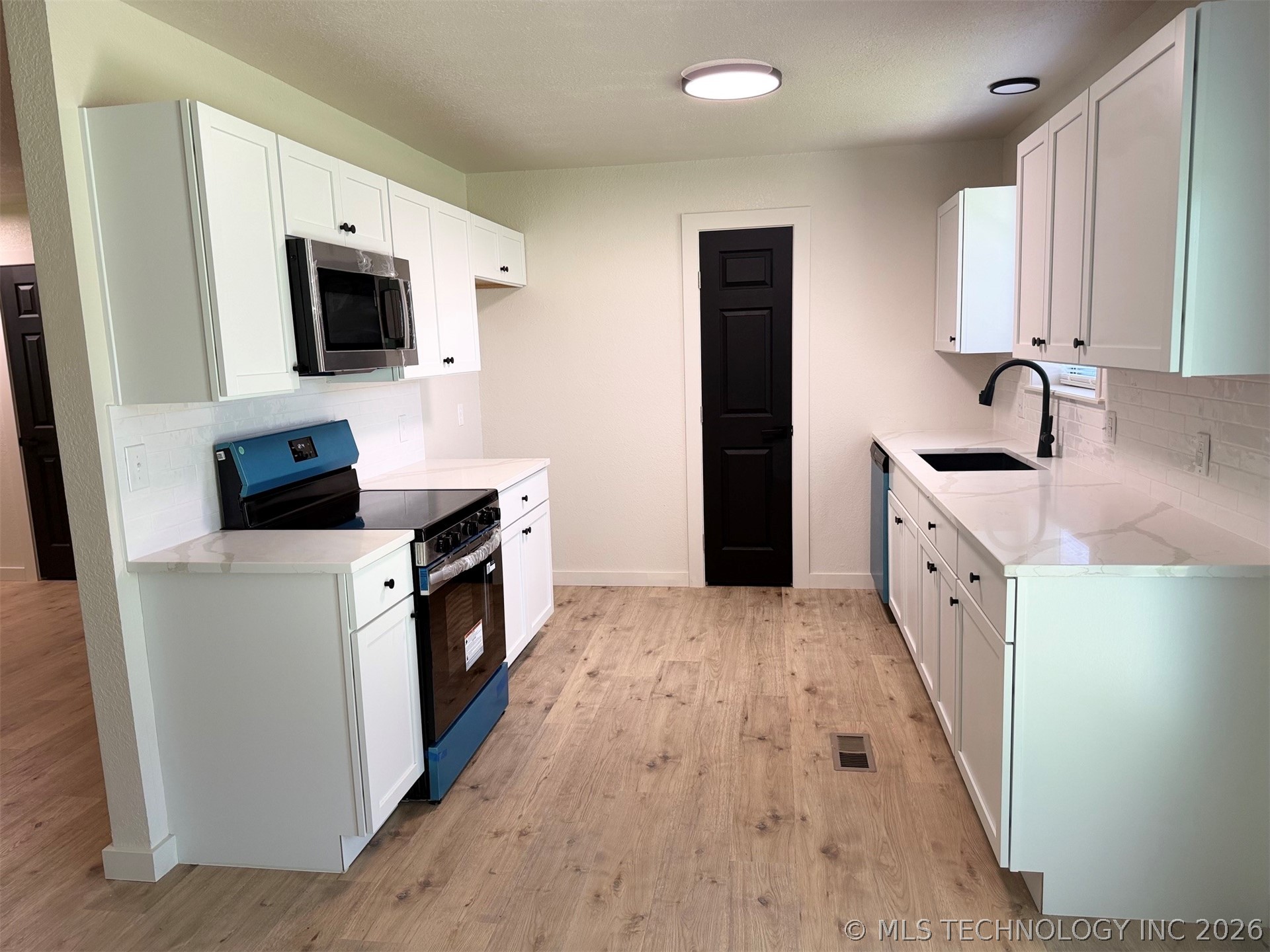307 E Barclay Street Property Photo 9