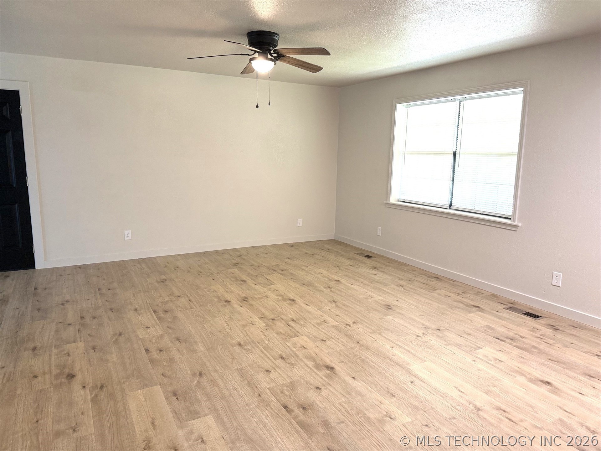 307 E Barclay Street Property Photo 10