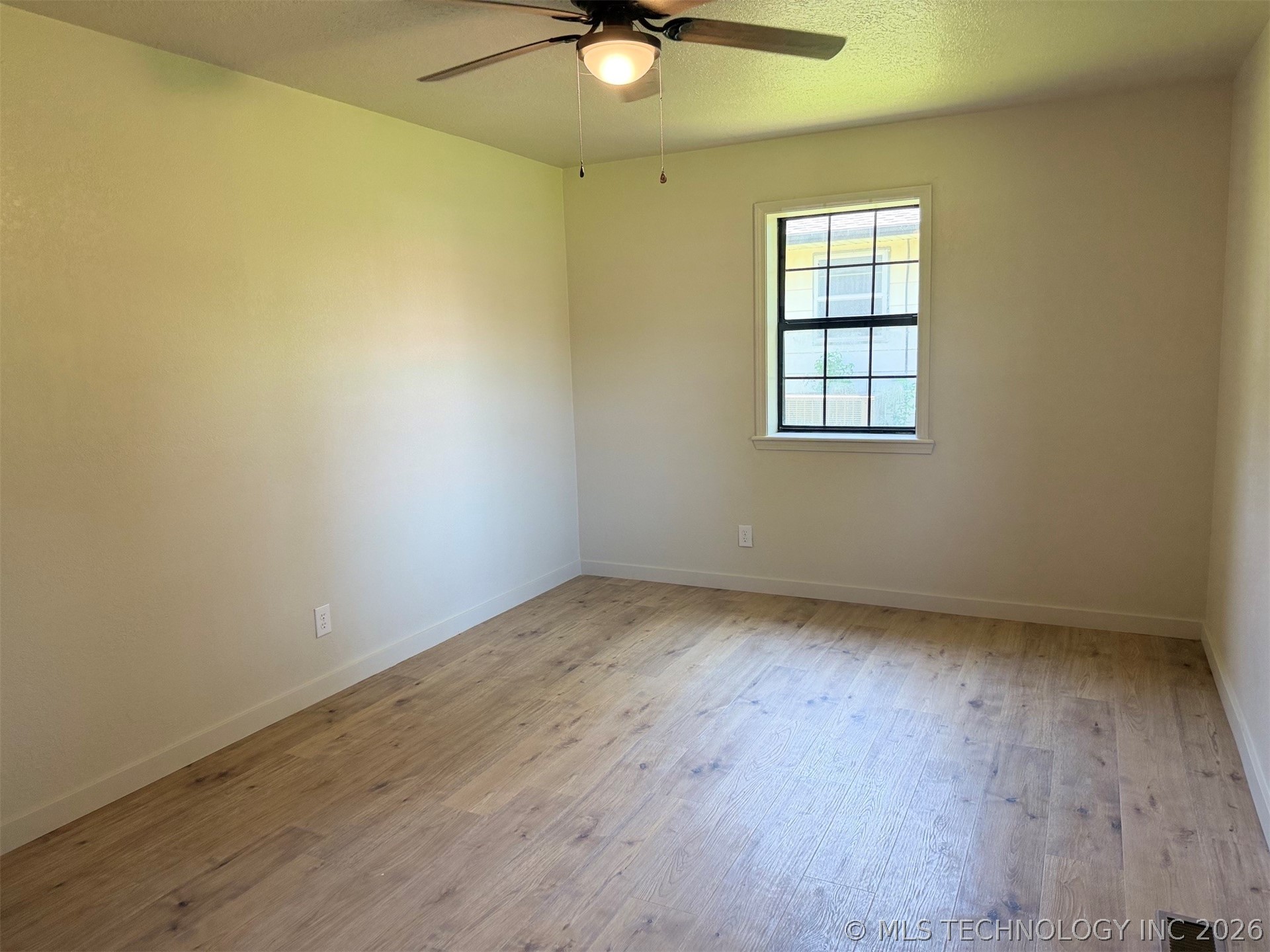 307 E Barclay Street Property Photo 15
