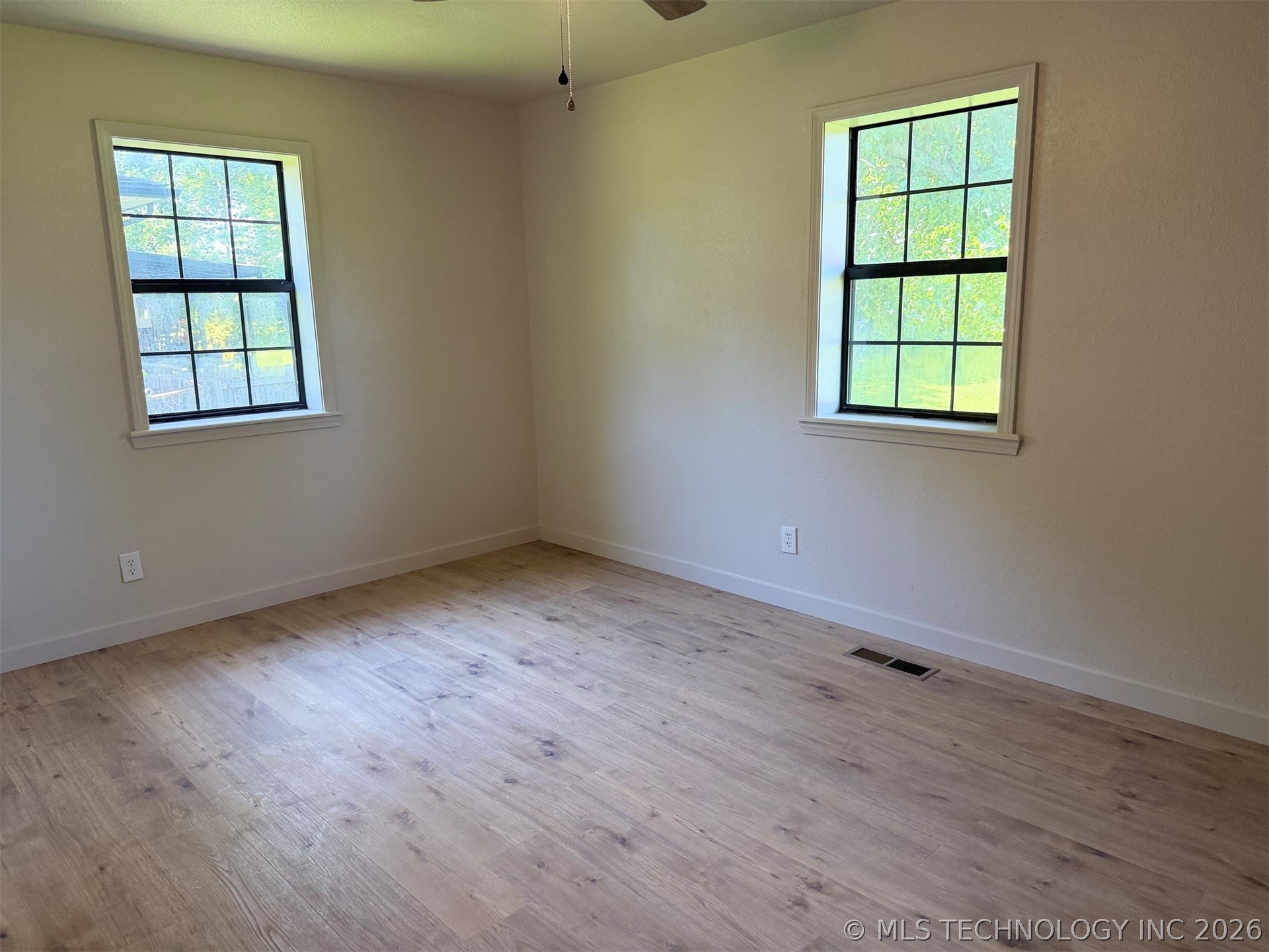 307 E Barclay Street Property Photo 16