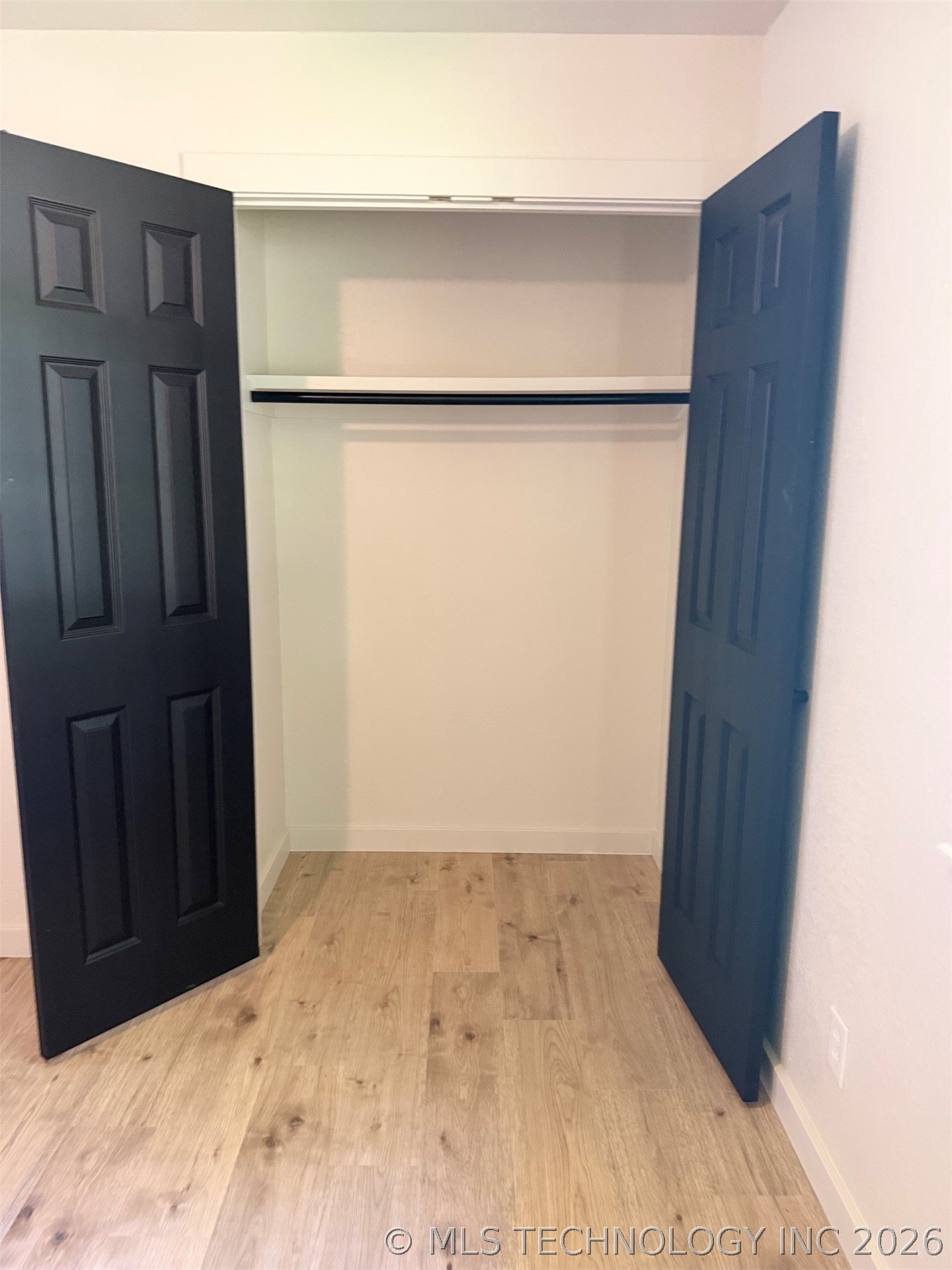 307 E Barclay Street Property Photo 17