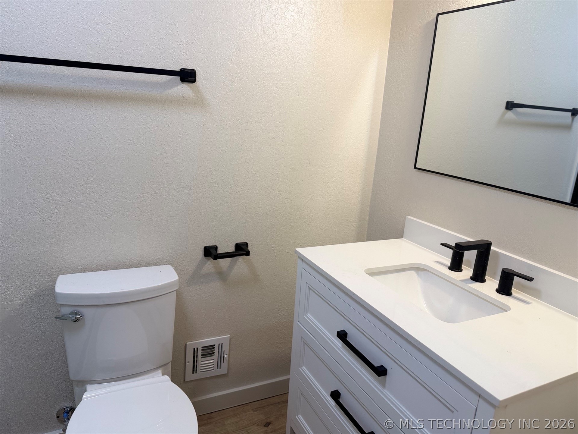 307 E Barclay Street Property Photo 18