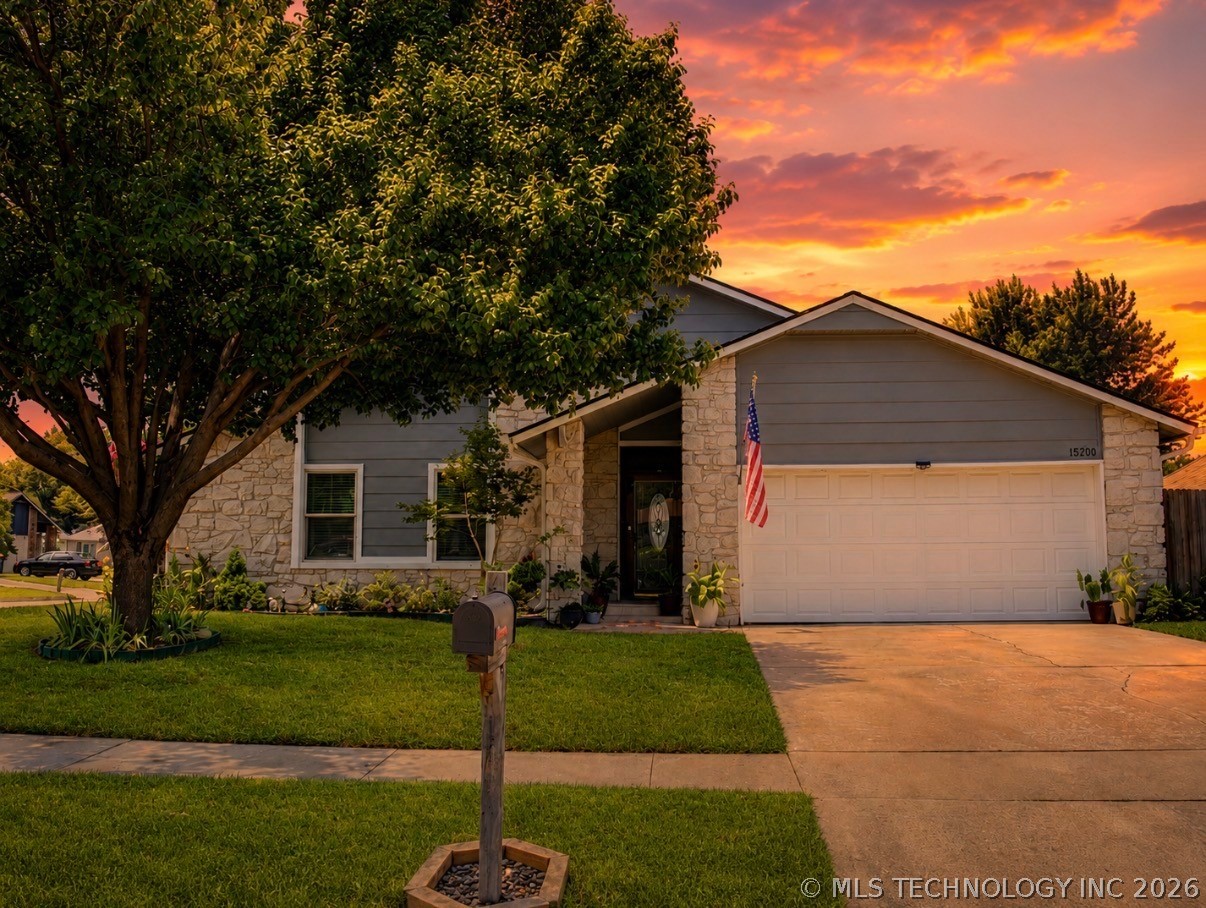 13796 S Oak Place Property Photo 1