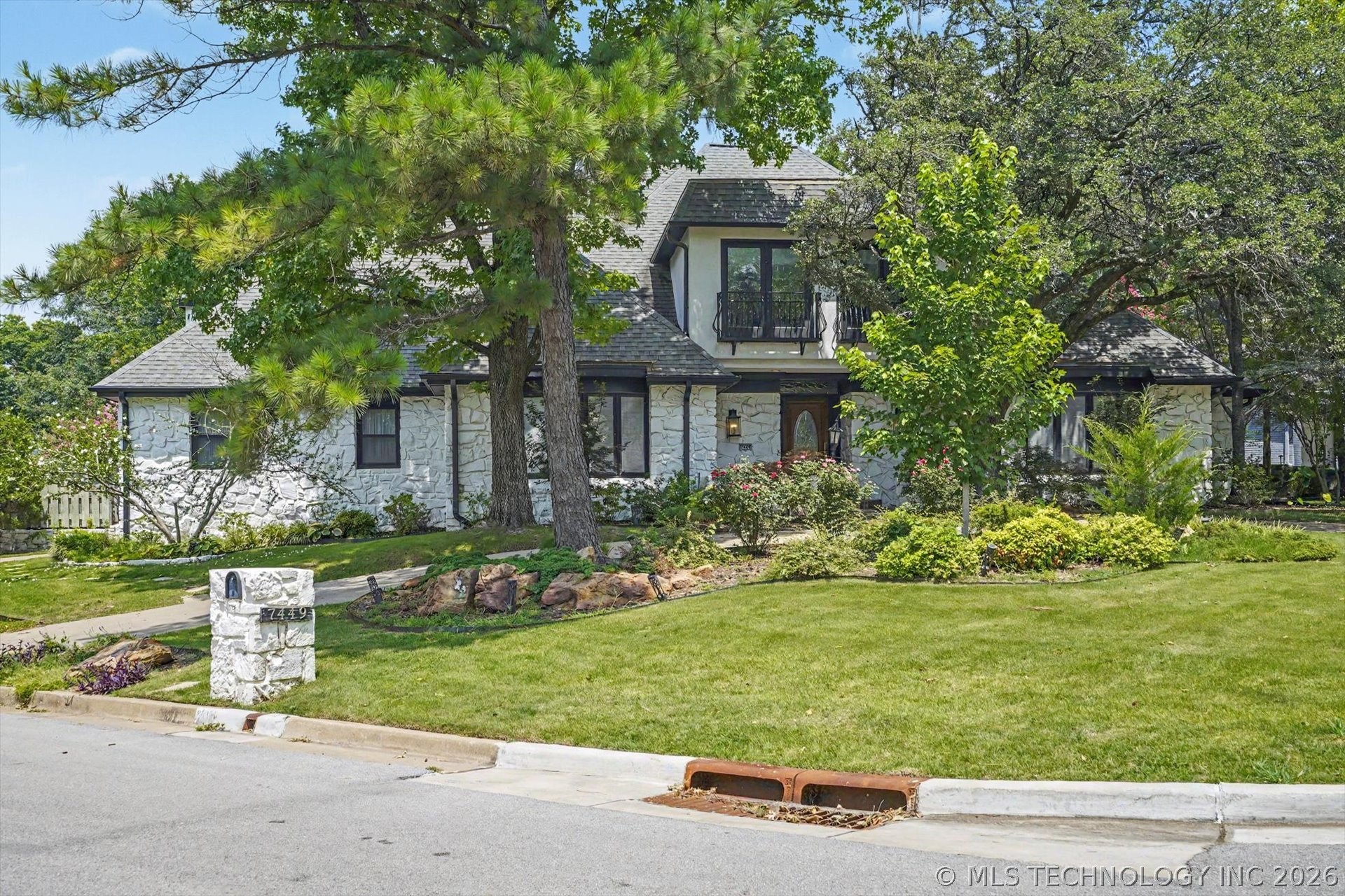 7449 S Indianapolis Avenue Property Photo 3