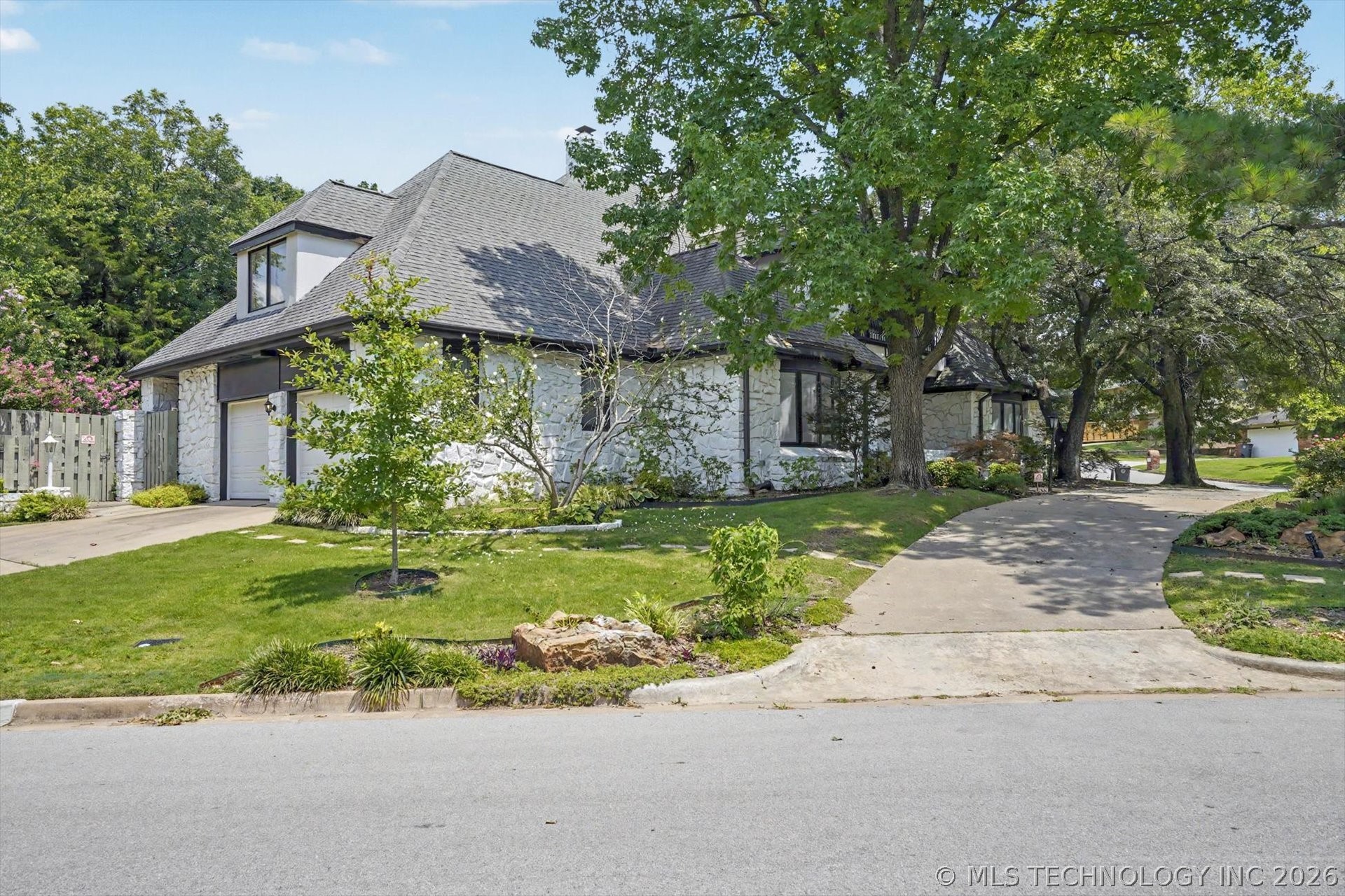 7449 S Indianapolis Avenue Property Photo 4