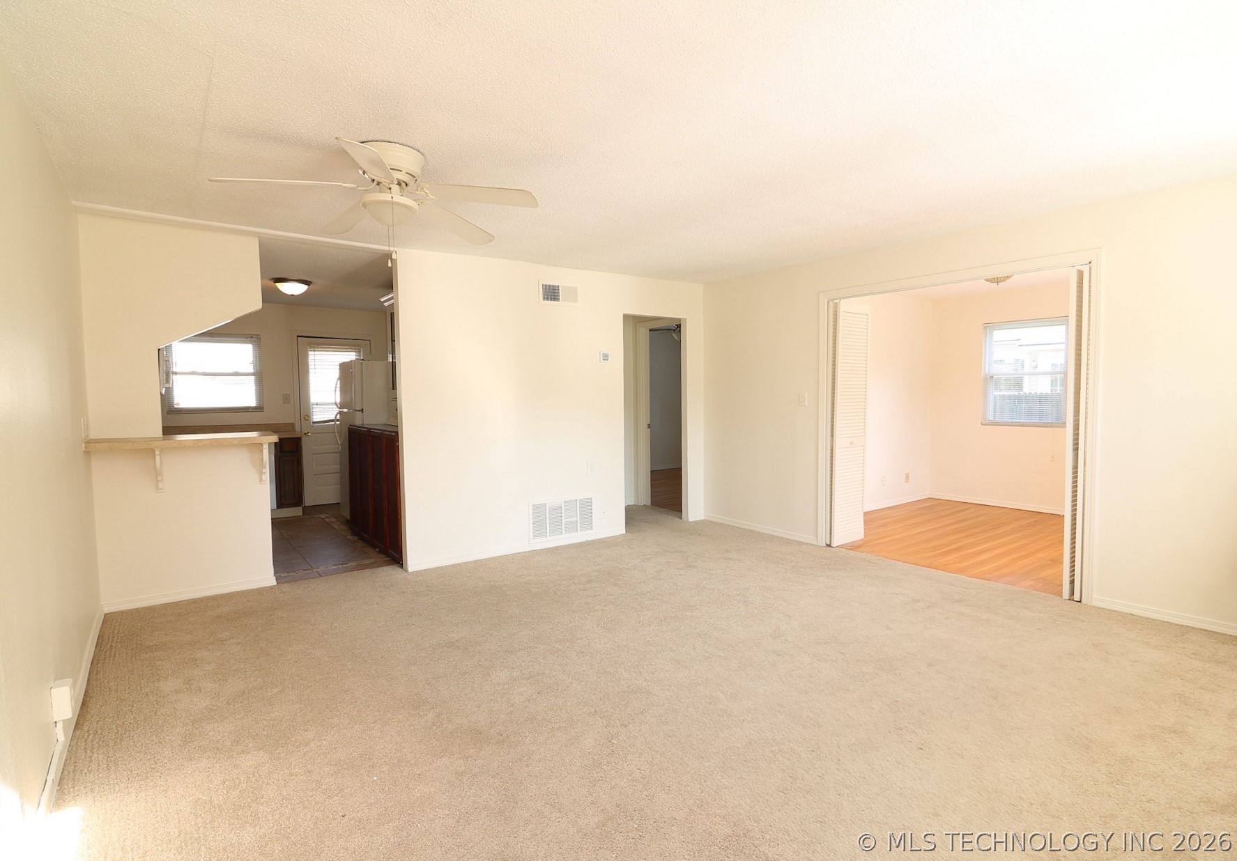 3806 S Rockford East Avenue D Property Photo 4