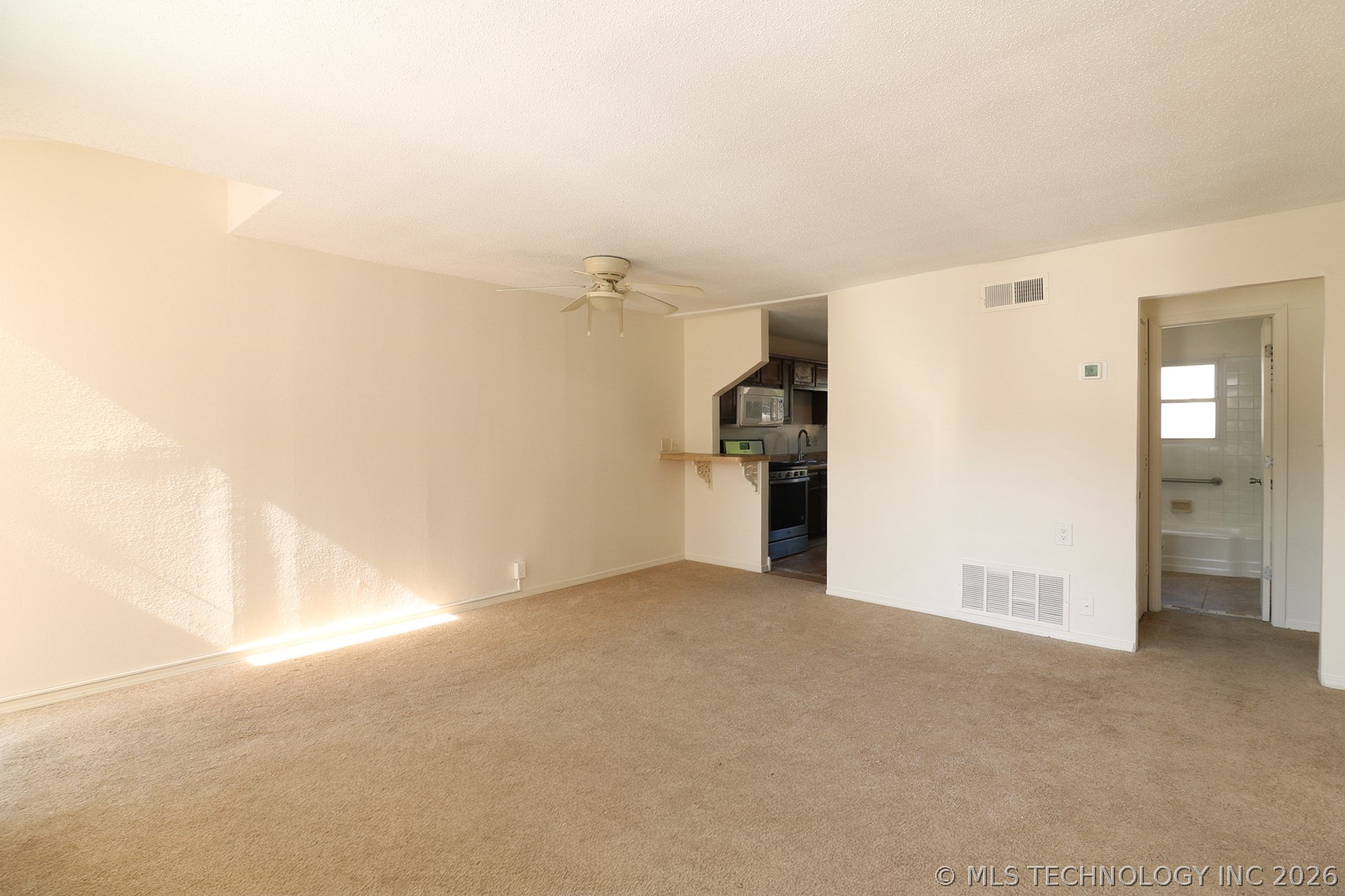 3806 S Rockford East Avenue D Property Photo 5