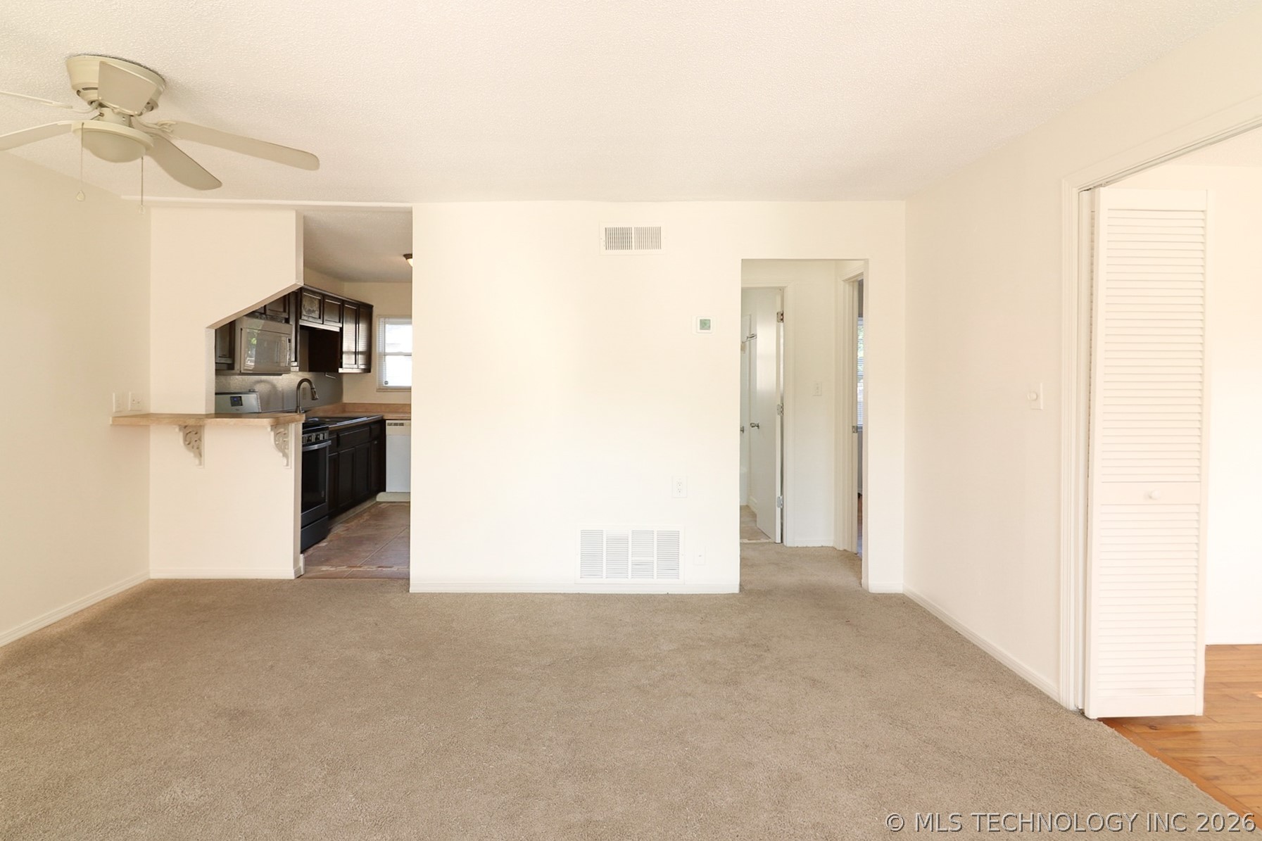 3806 S Rockford East Avenue D Property Photo 6