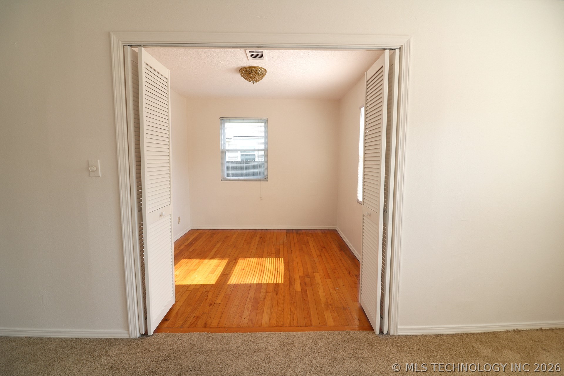 3806 S Rockford East Avenue D Property Photo 9