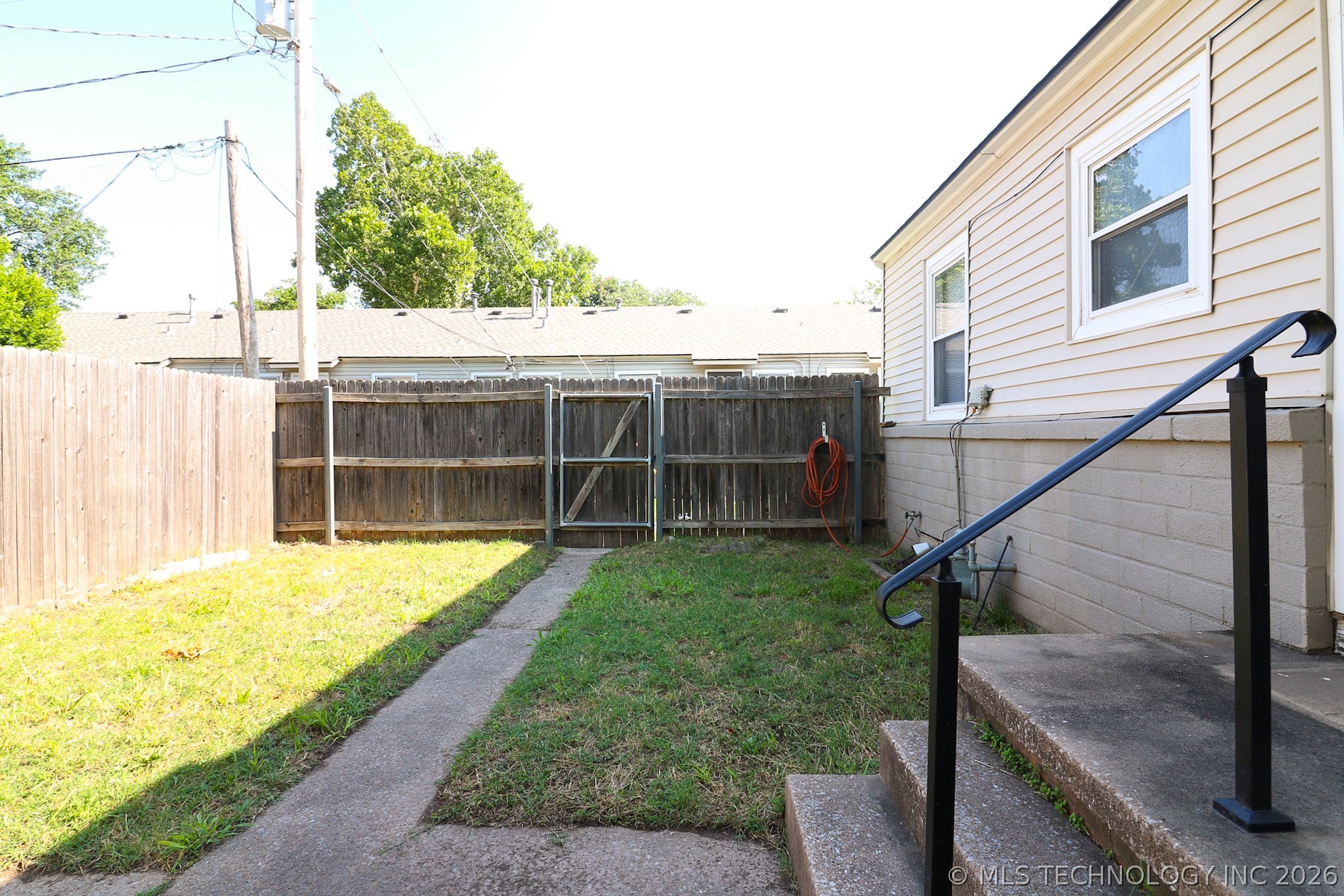 3806 S Rockford East Avenue D Property Photo 17