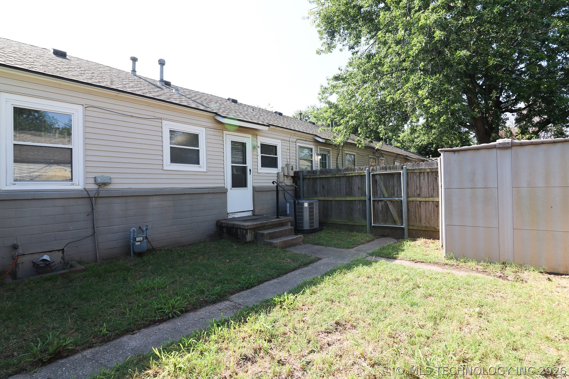 3806 S Rockford East Avenue D Property Photo 18