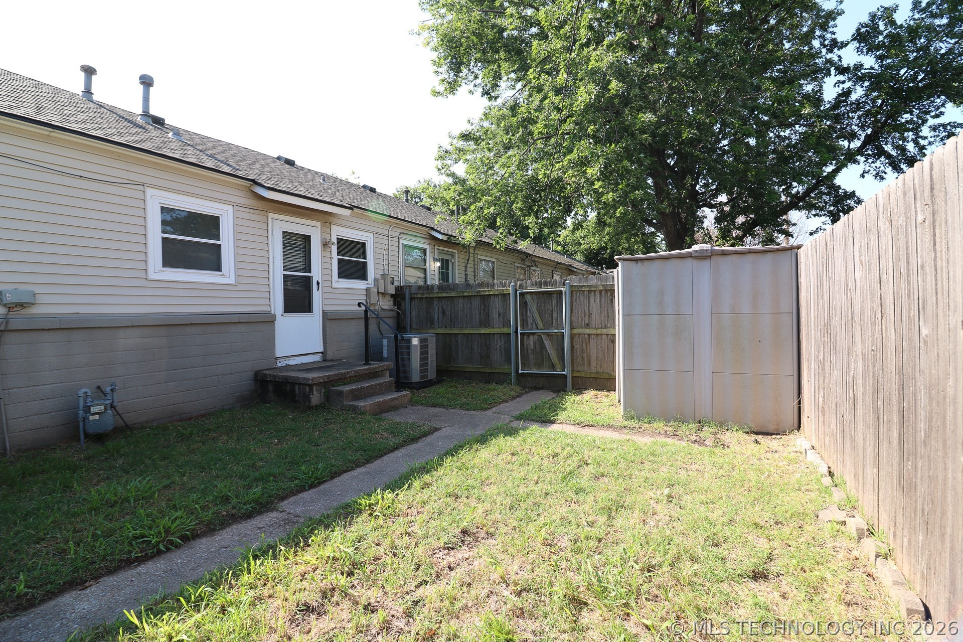 3806 S Rockford East Avenue D Property Photo 19