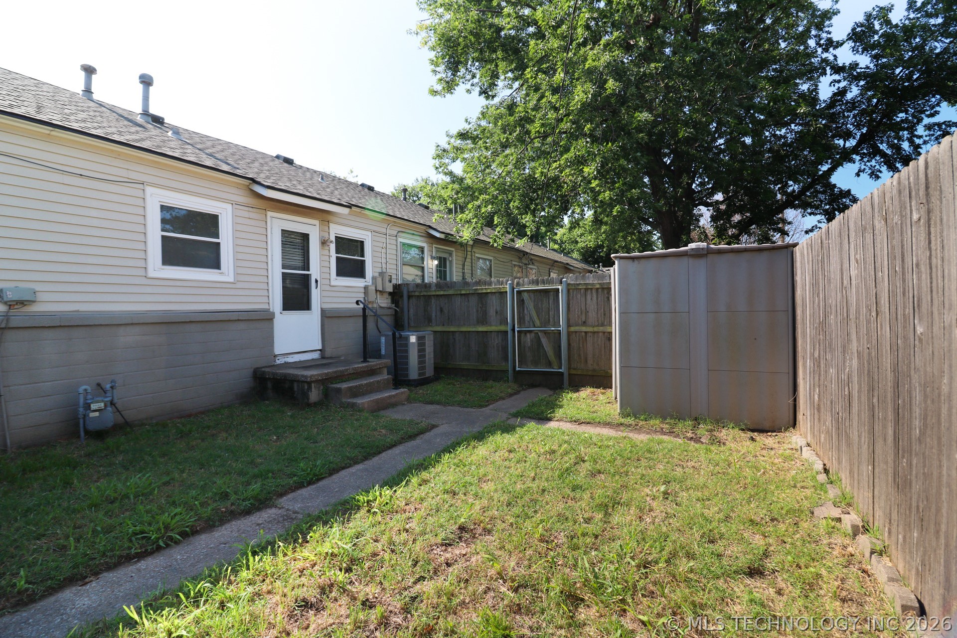 3806 S Rockford East Avenue D Property Photo 20