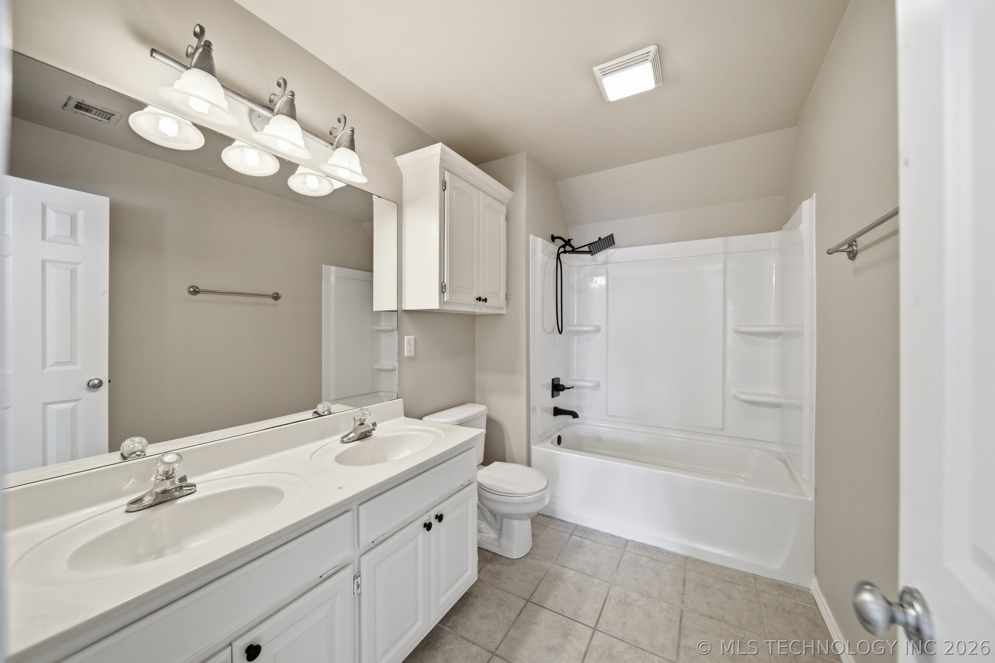 8523 S 70th East Avenue Property Photo 29