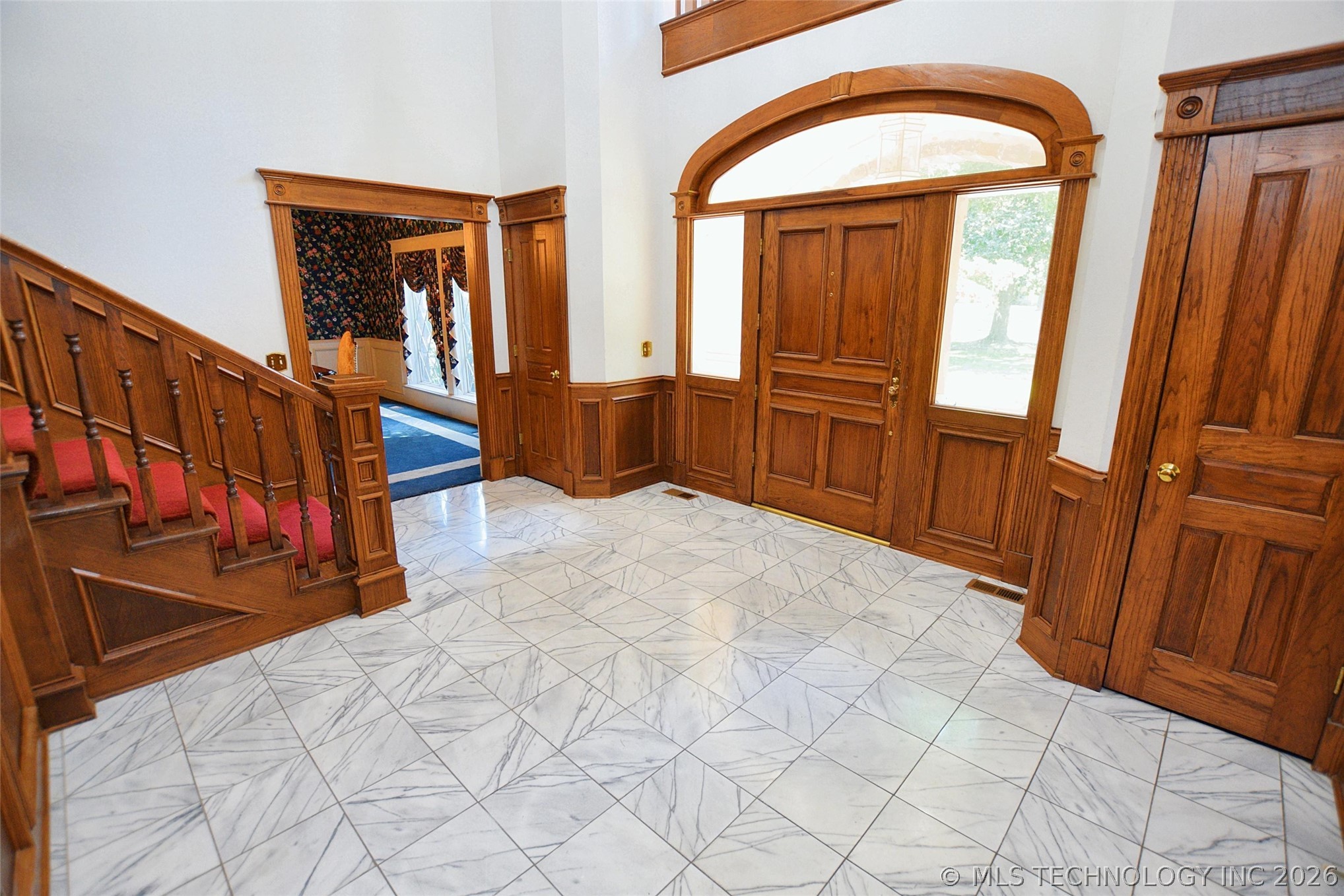 720 S East Avenue Property Photo 4