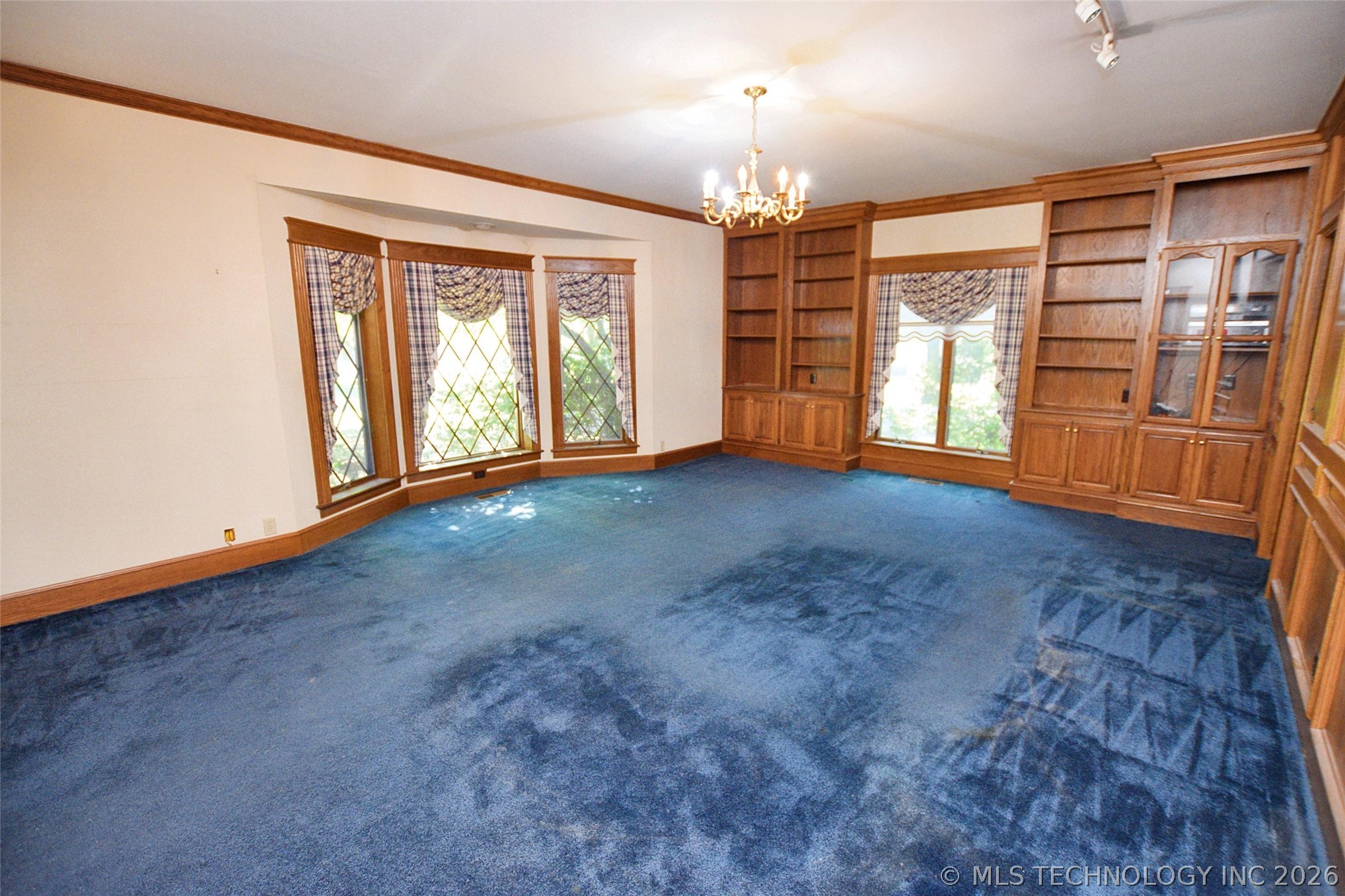 720 S East Avenue Property Photo 7