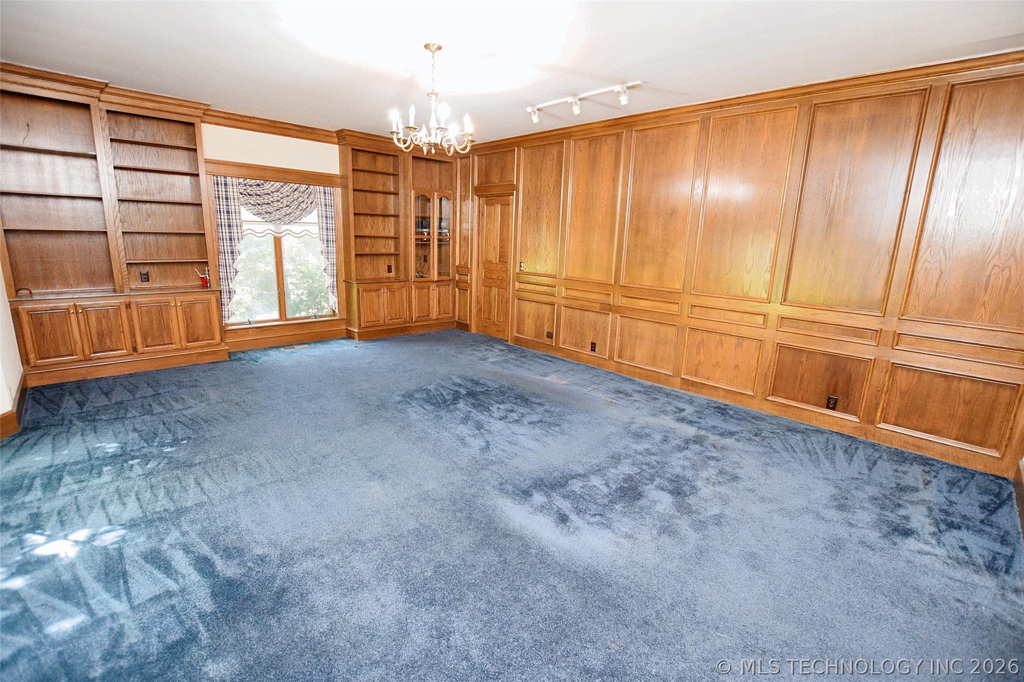 720 S East Avenue Property Photo 8