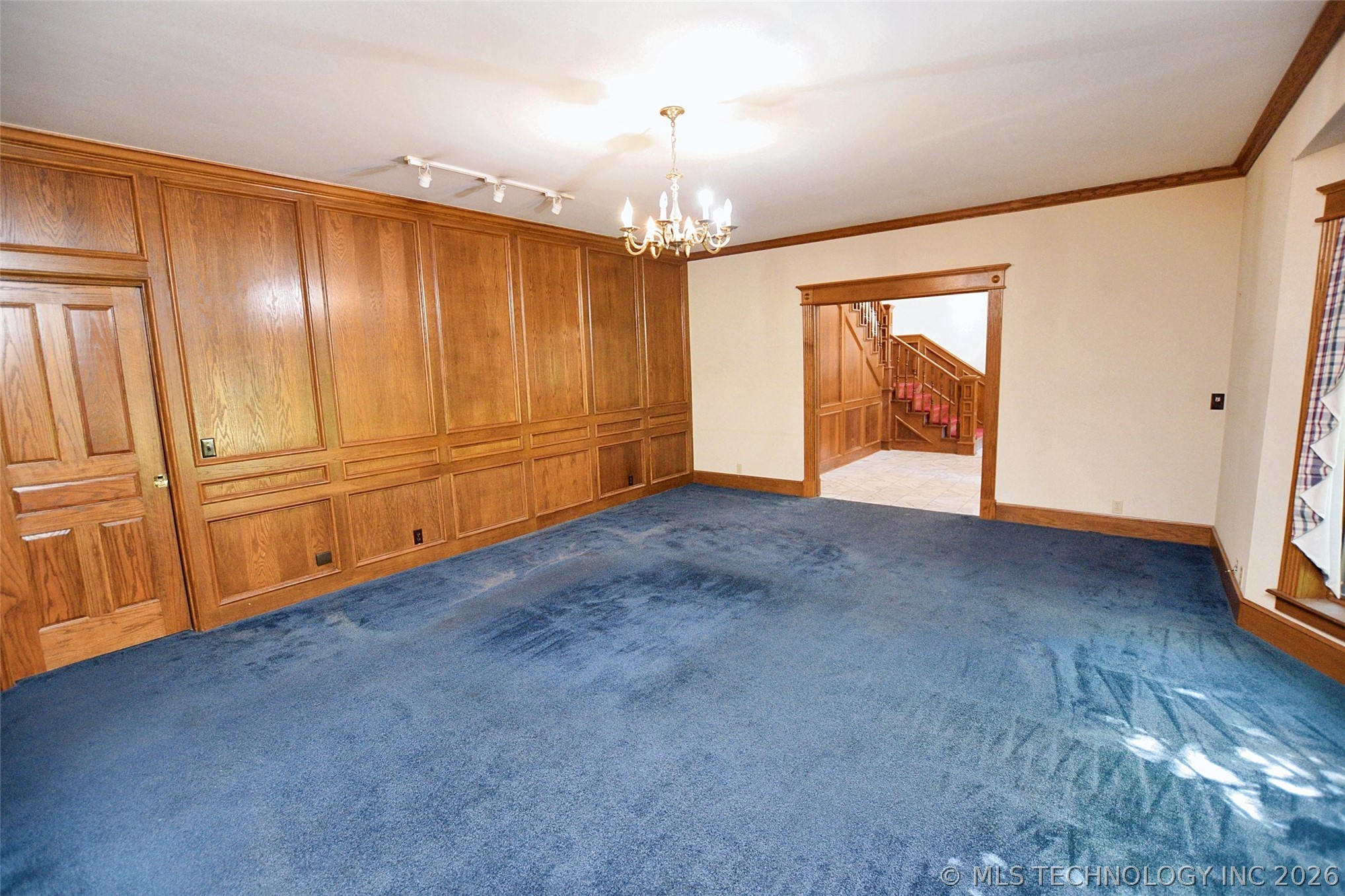 720 S East Avenue Property Photo 9