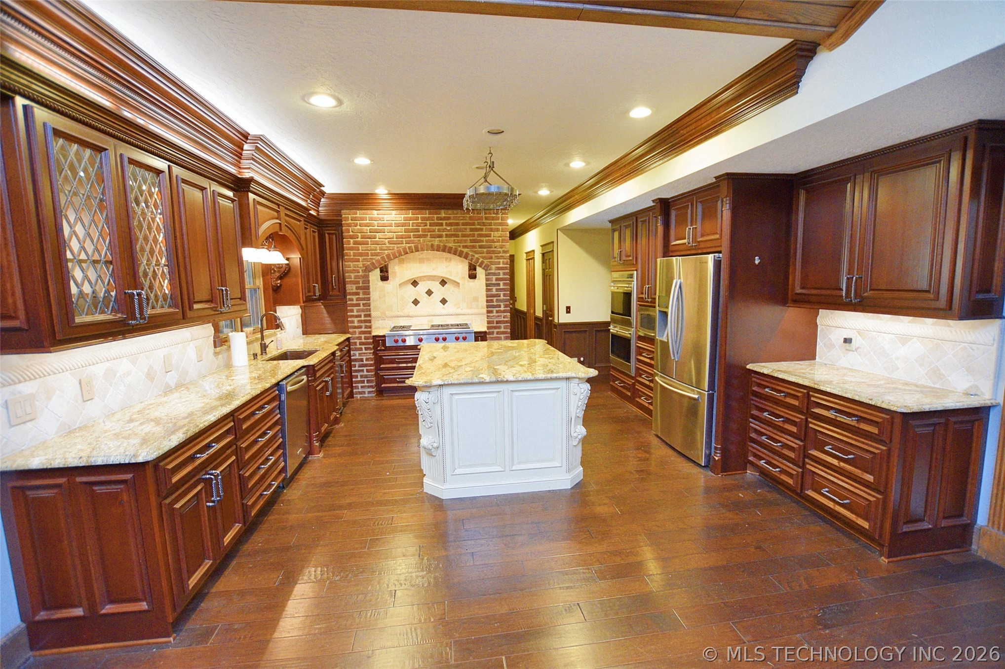 720 S East Avenue Property Photo 11