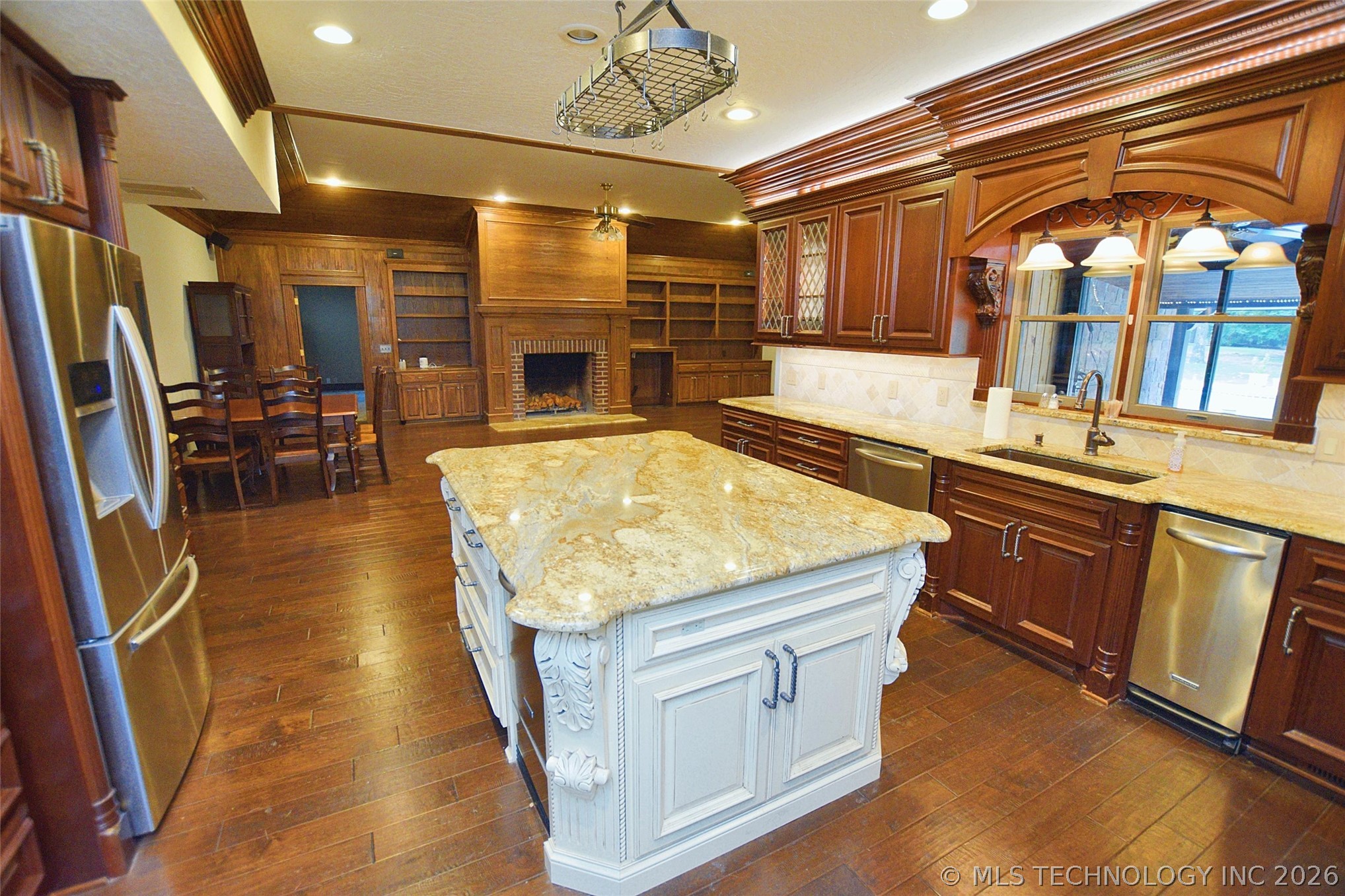 720 S East Avenue Property Photo 13