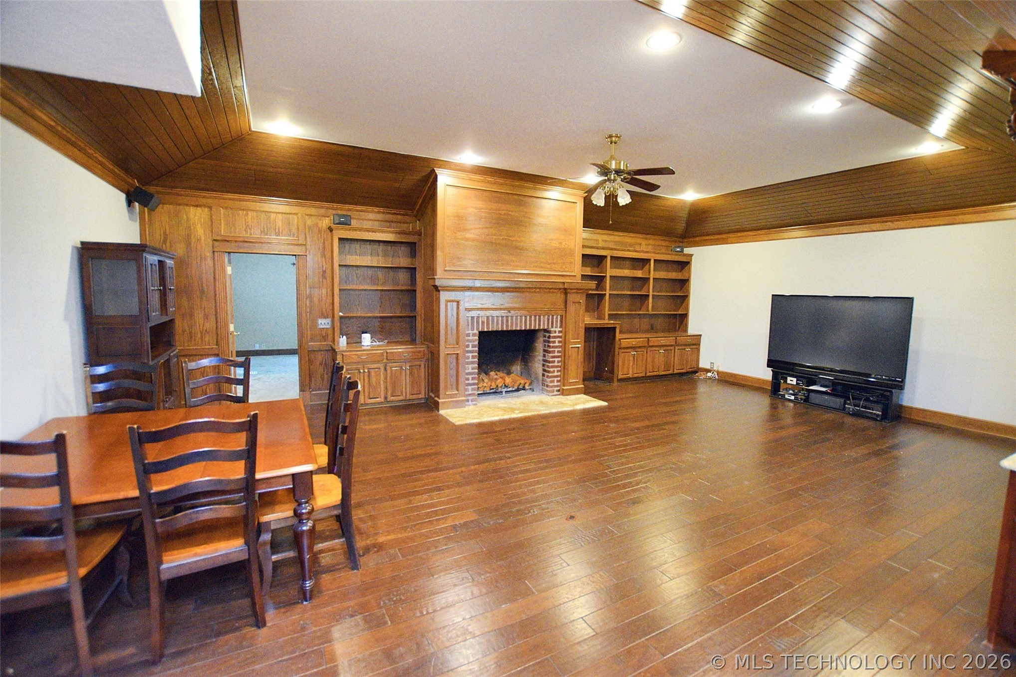 720 S East Avenue Property Photo 17